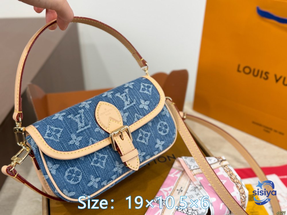Lv's new denim bag - mini bag shaped like a French rollB6032801
