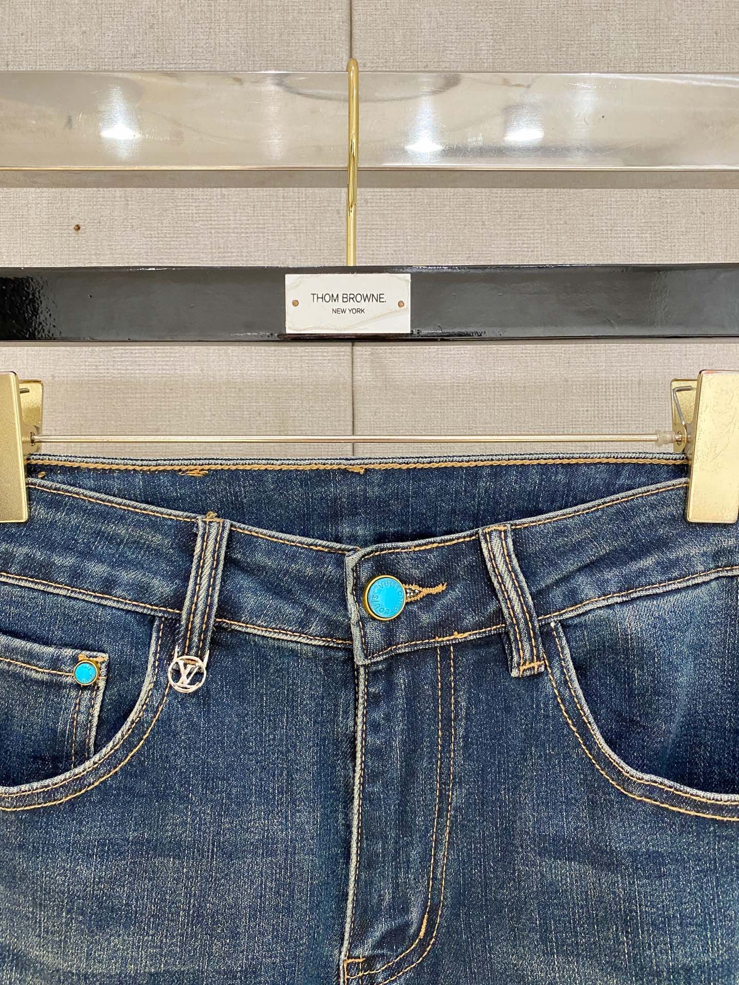 LV (Louis Vuitton) Introduces Latest Men's Denim Jeans in 2026M6032905 - Image 4