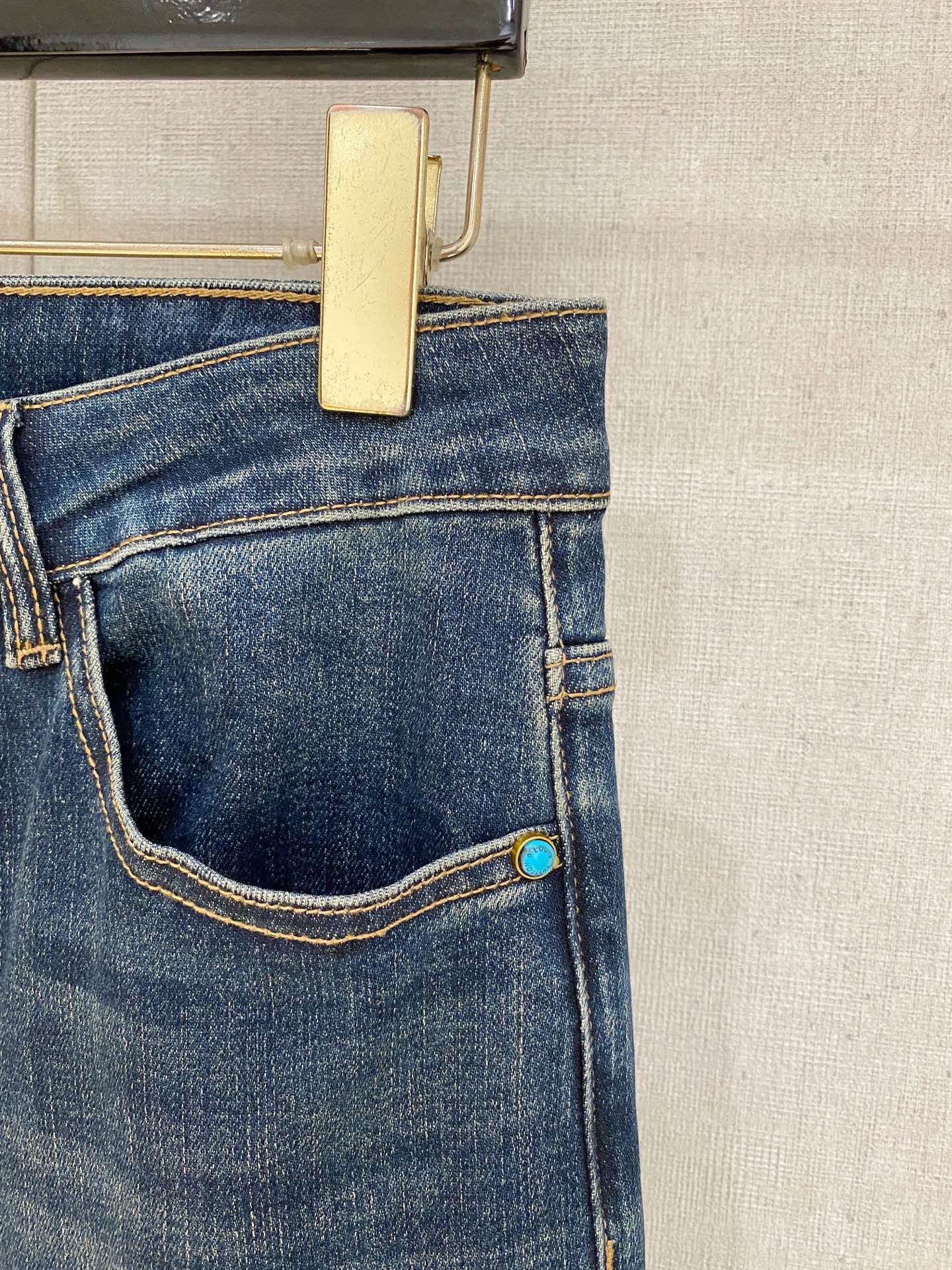 LV (Louis Vuitton) Introduces Latest Men's Denim Jeans in 2026M6032905 - Image 5