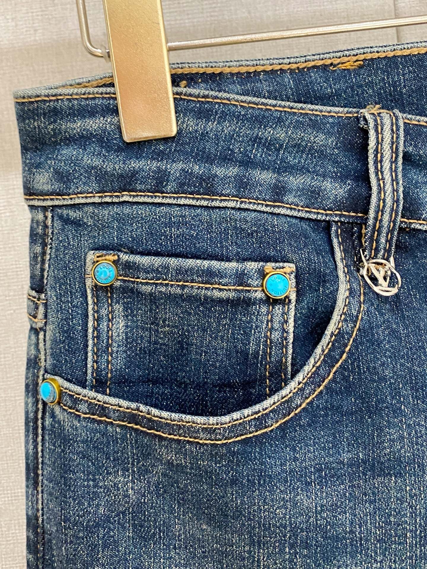 LV (Louis Vuitton) Introduces Latest Men's Denim Jeans in 2026M6032905 - Image 6