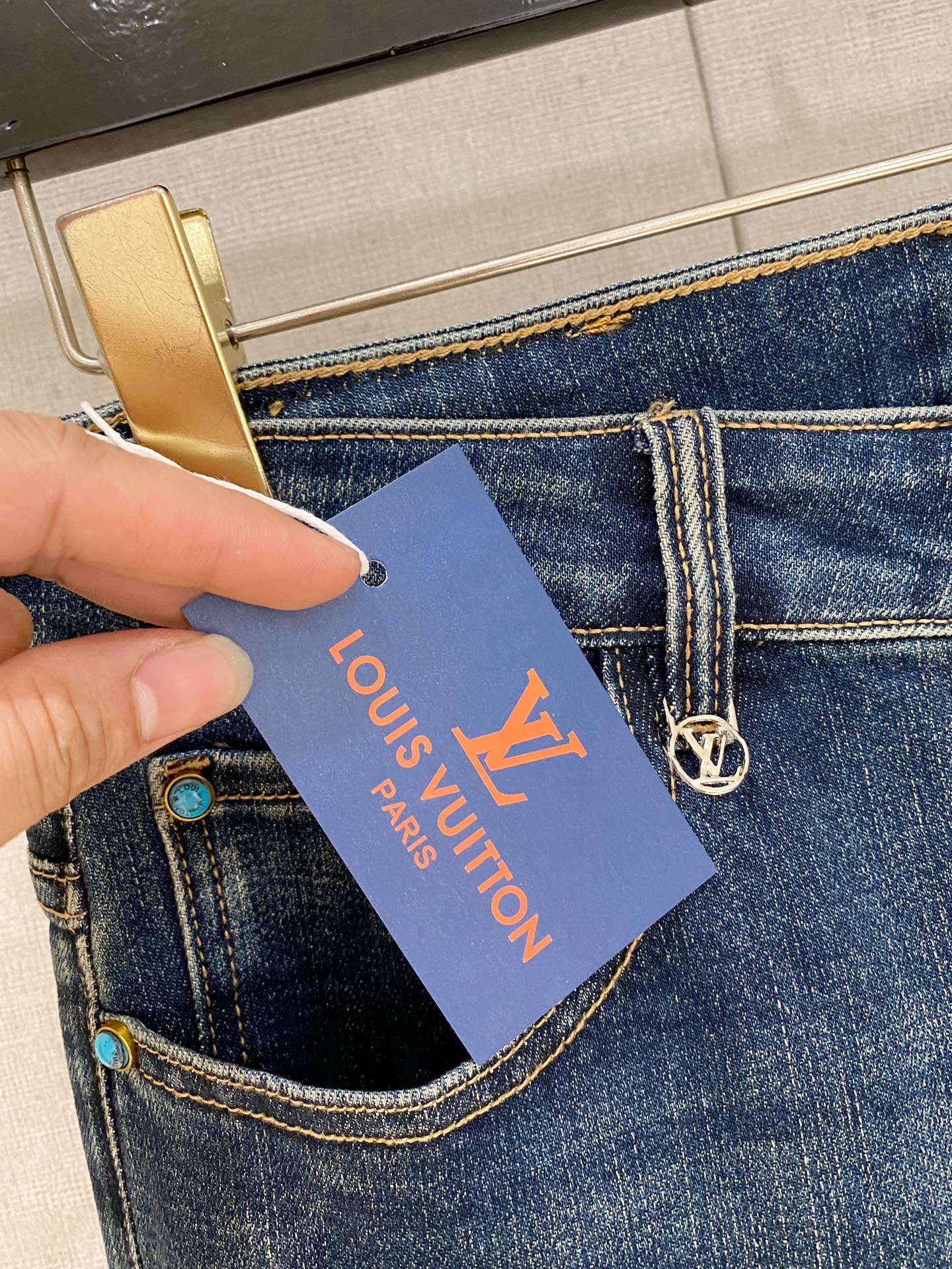 LV (Louis Vuitton) Introduces Latest Men's Denim Jeans in 2026M6032905 - Image 7