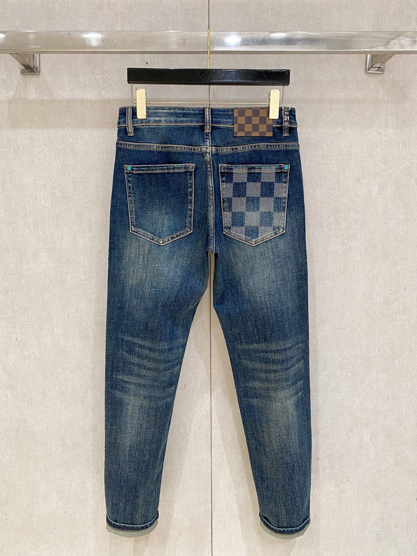 LV (Louis Vuitton) Introduces Latest Men's Denim Jeans in 2026M6032905 - Image 3