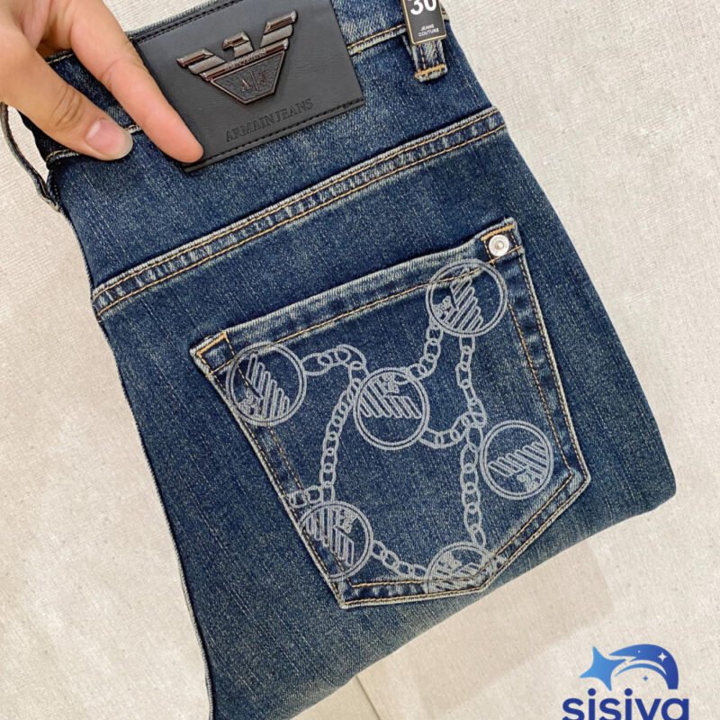 Armani presents the latest men's jeans for the 2026 spring season.M6032906