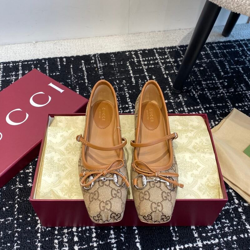 Gucci Mary Jane shoes B6033005