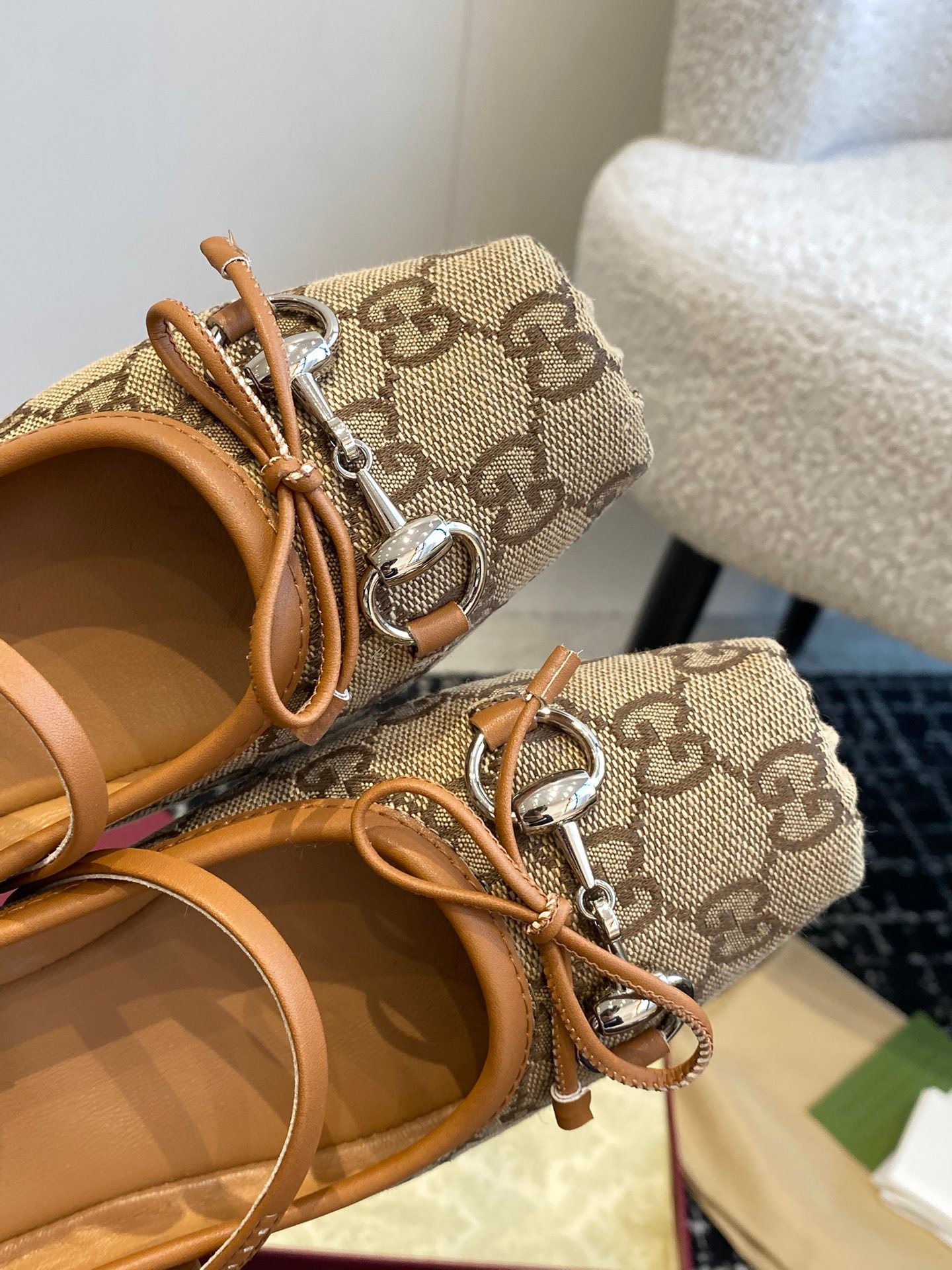 Gucci Mary Jane shoes B6033005 - Image 5