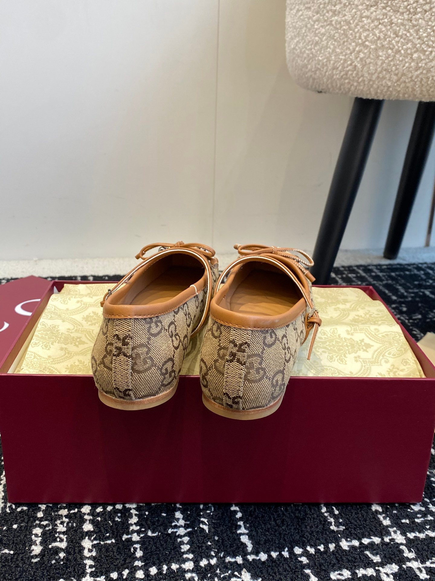 Gucci Mary Jane shoes B6033005 - Image 3