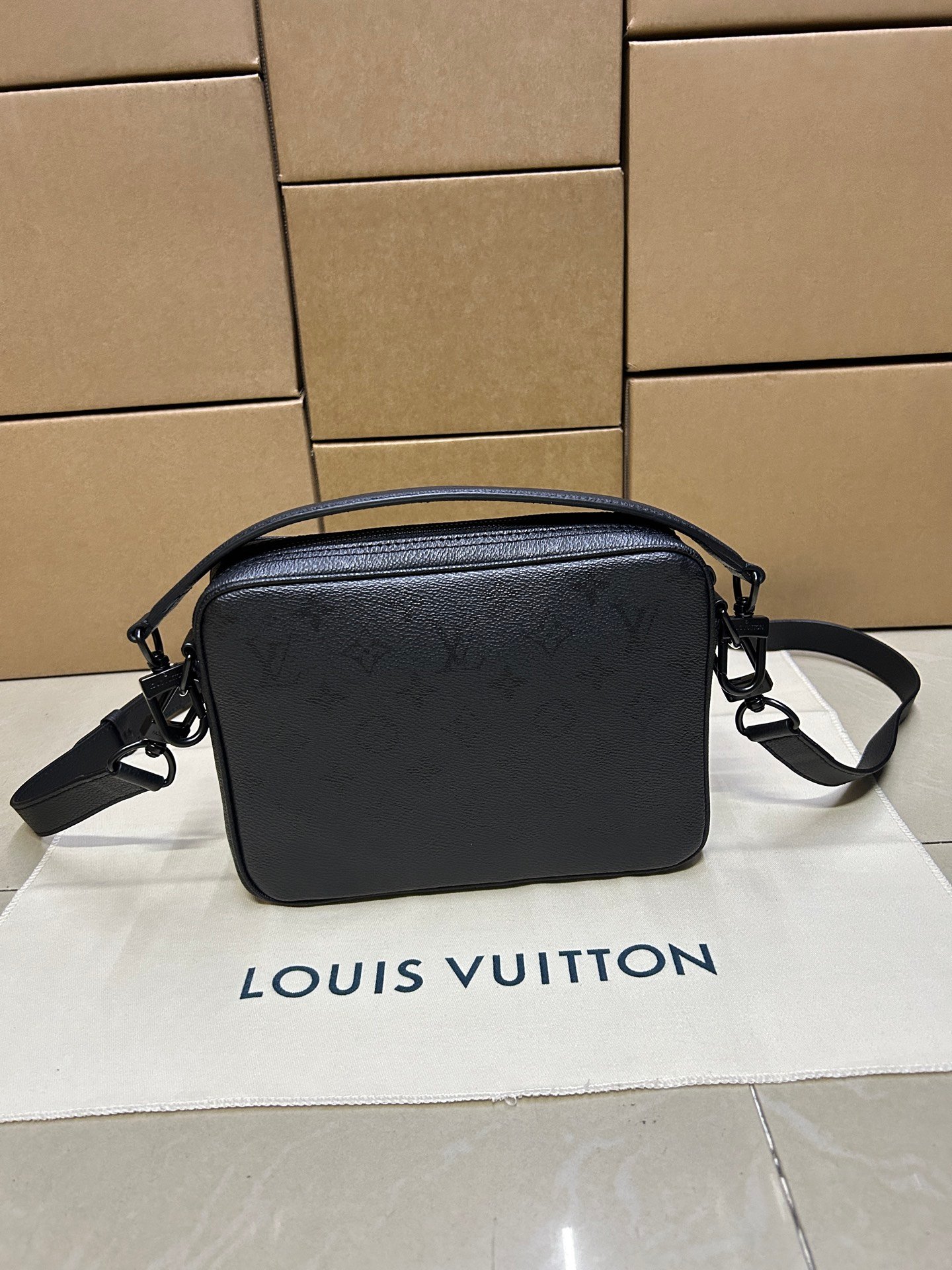 Louis Vuitton Soblack Messenger Bag B6033101 - Image 7