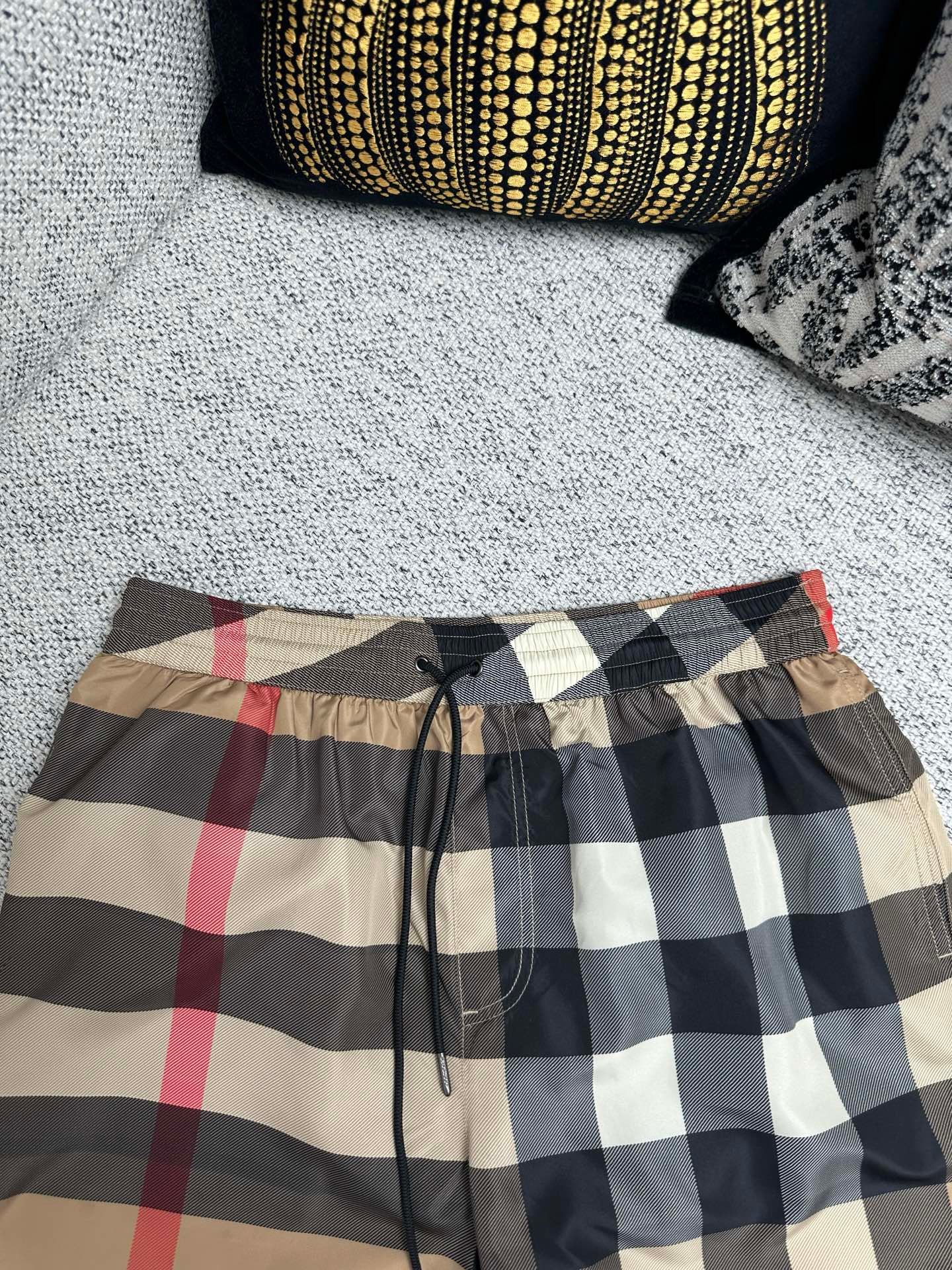 Burberry New drawstring swimming pantsM6033102 - Image 3