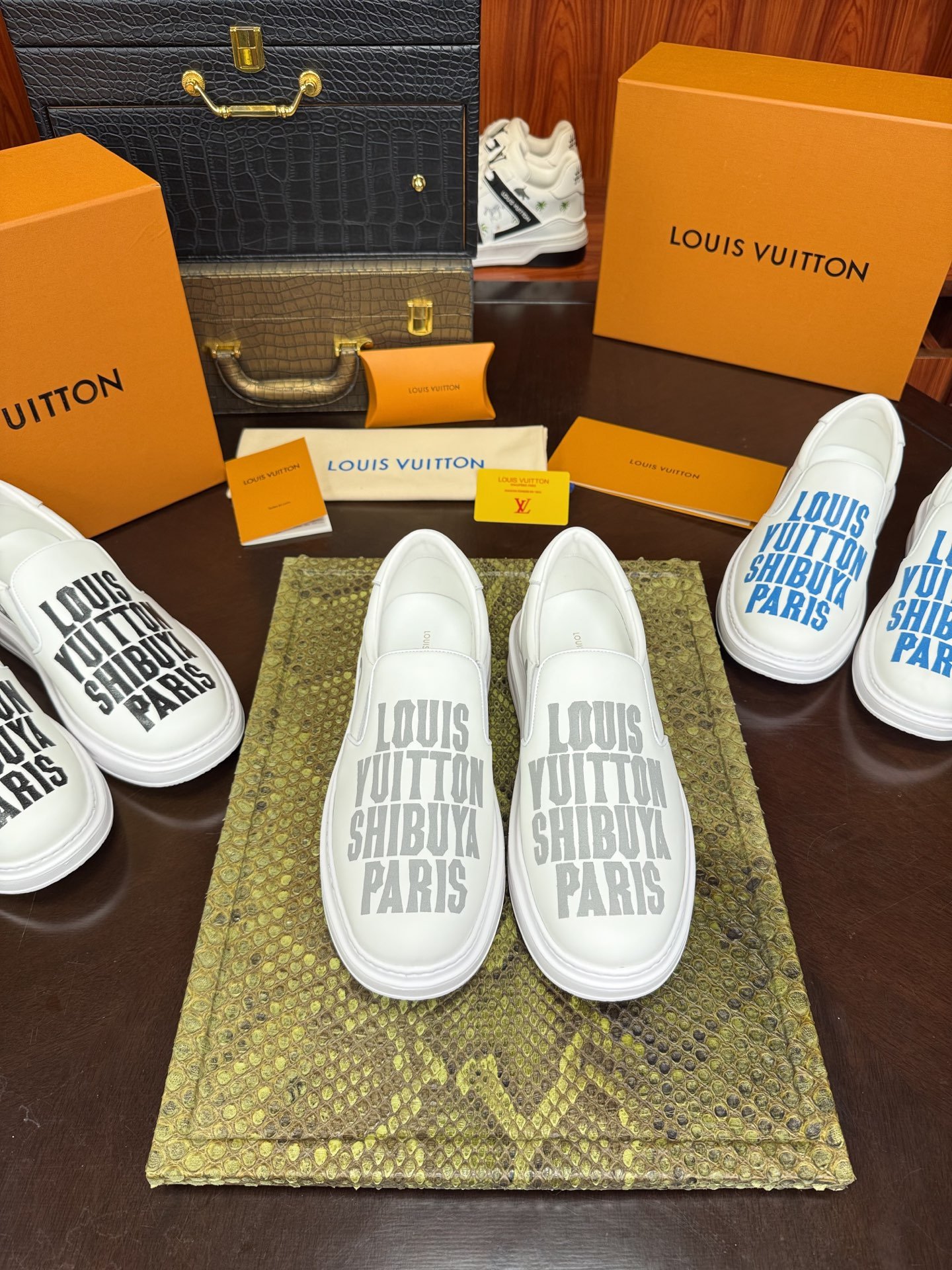 Unleash a new paradigm for early spring fashion stylingB6033105 - Image 8