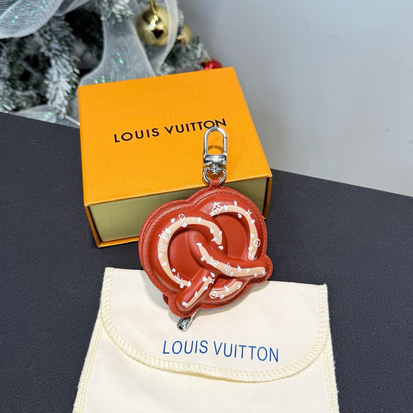 Louis Vuitton LV Bretzel Bag Charm B6040402 - Image 2