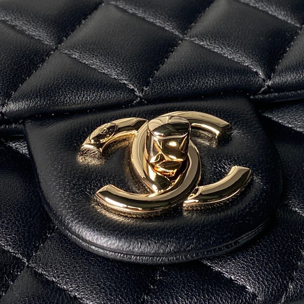 Chanel Mini classic handbag B6040703 - Image 4