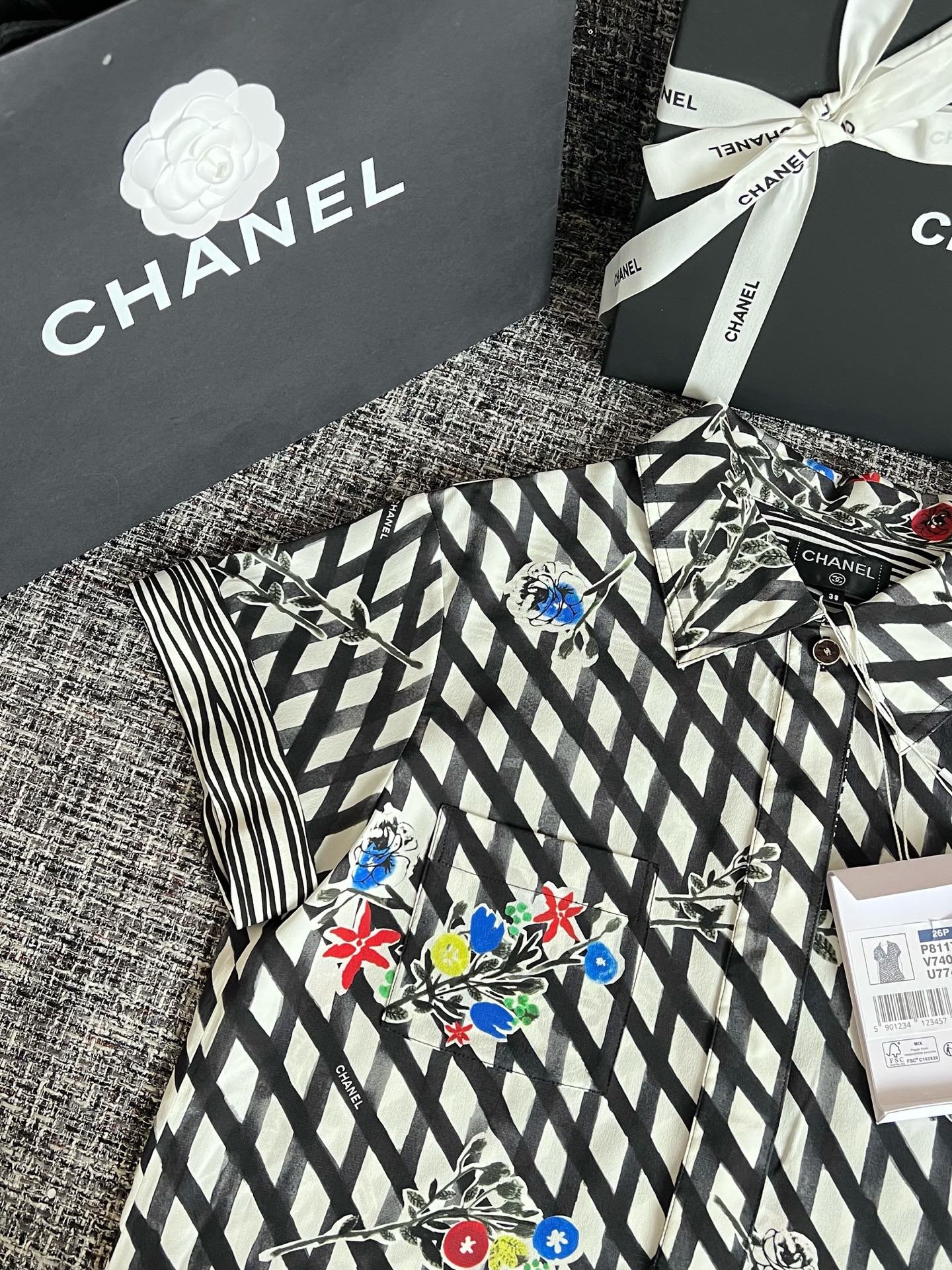 Chanel Short-sleeved blouse W6040802 - Image 3