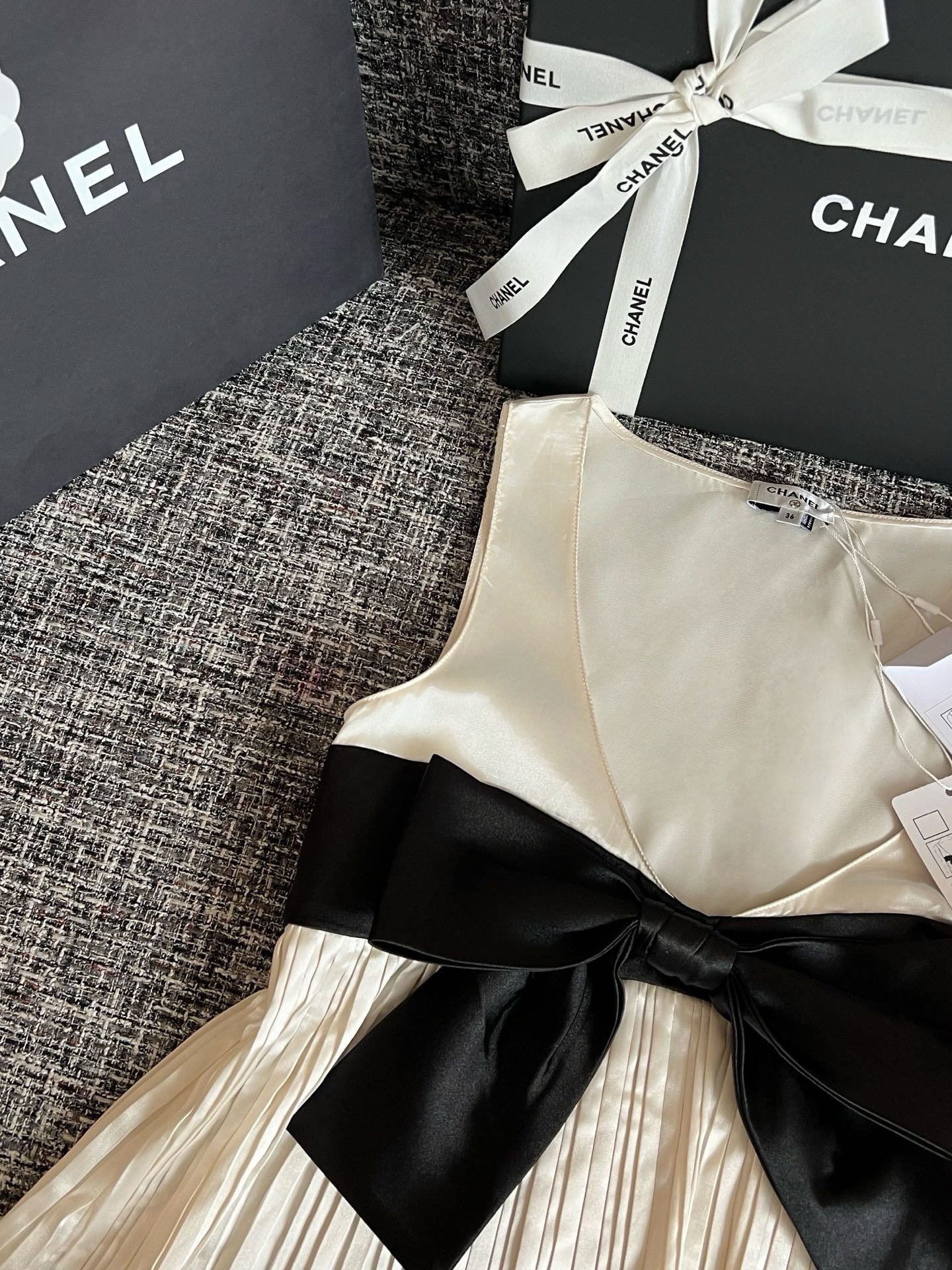 Chanel 26 Spring Early Season New Cardigan W6040804 - Image 3