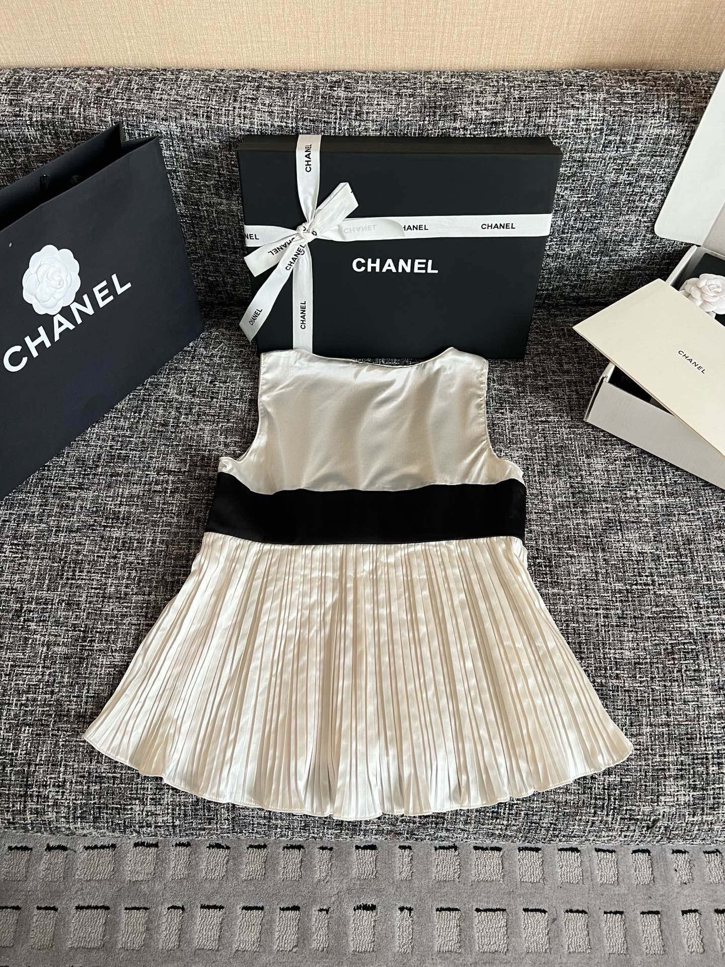 Chanel 26 Spring Early Season New Cardigan W6040804 - Image 4