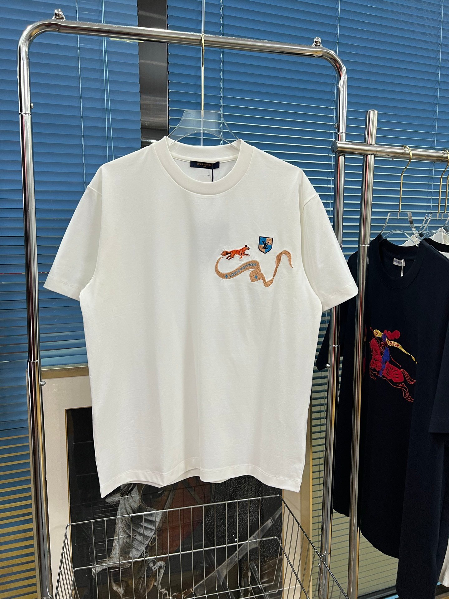 LVT T-shirt is newly and exclusively launched.M6041105 - Image 8