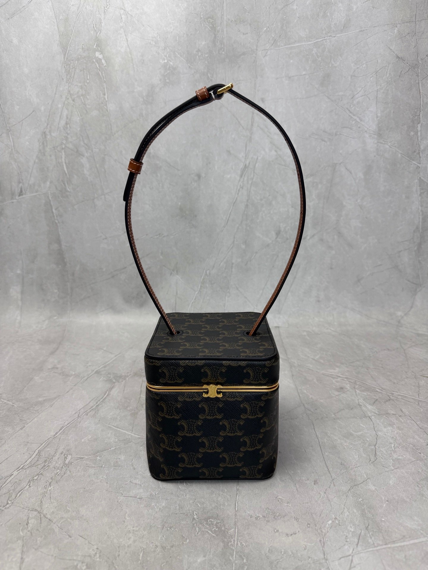 Celine Triomphe Canvas and Nubuck Square Makeup Box B6041304 - Image 2