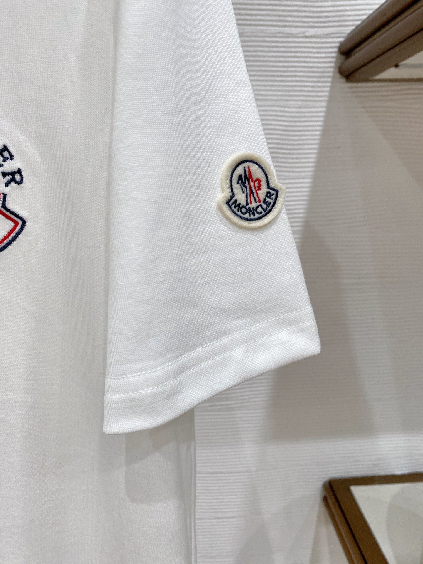 Moncler Spring/Summer Premium Short-Sleeved T-Shirt M6041501 - Image 9