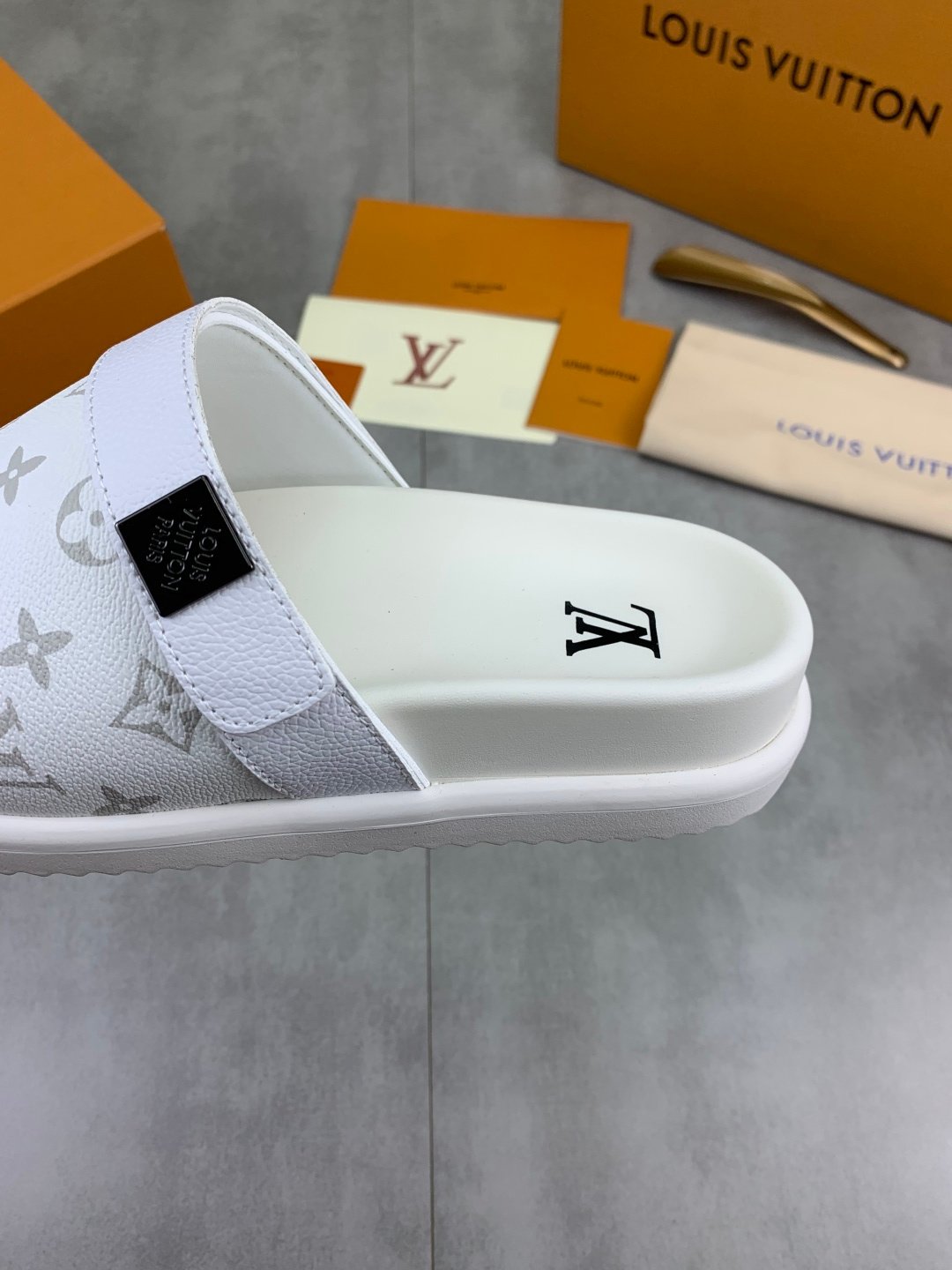 LOUIS VUITTON classic half-trimmed leather shoesB6041601 - Image 4