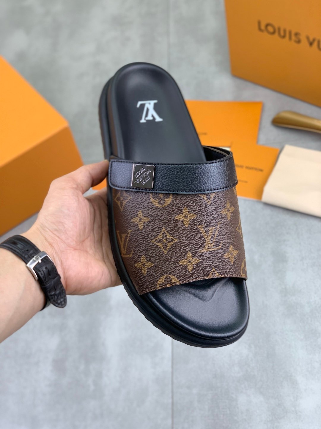 LOUIS VUITTON classic half-trimmed leather shoesB6041601 - Image 11