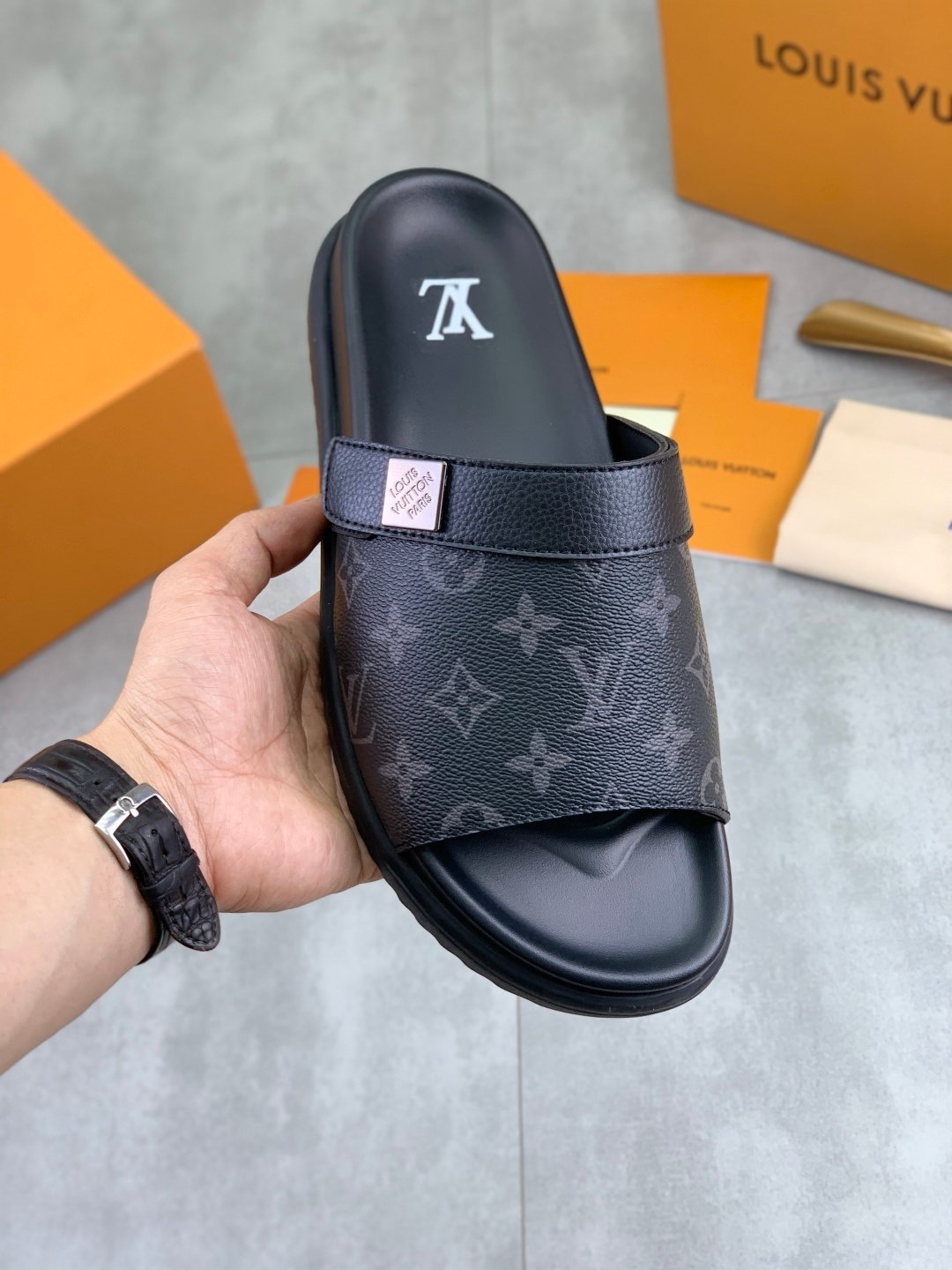 LOUIS VUITTON classic half-trimmed leather shoesB6041601 - Image 8