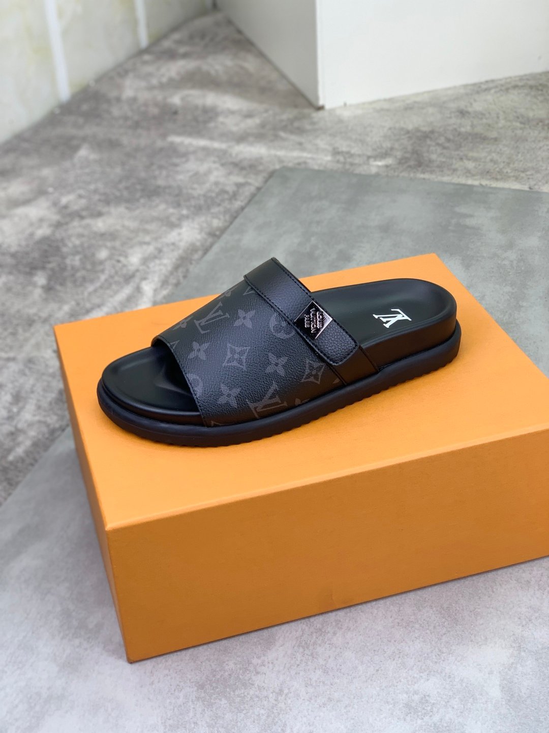 LOUIS VUITTON classic half-trimmed leather shoesB6041601 - Image 9