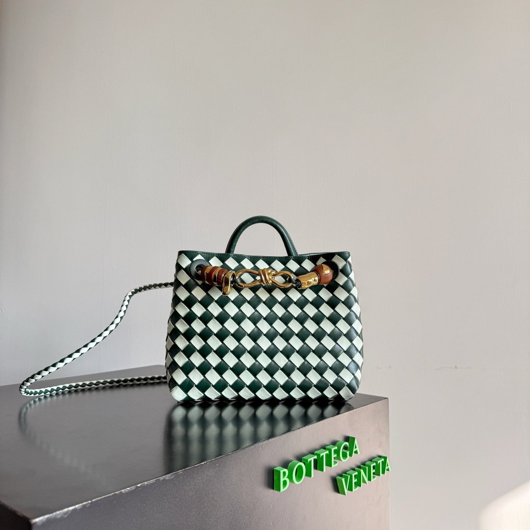 Bottega Veneta Andiamo Small Bicolor Intrecciato Top-Handle B6041605