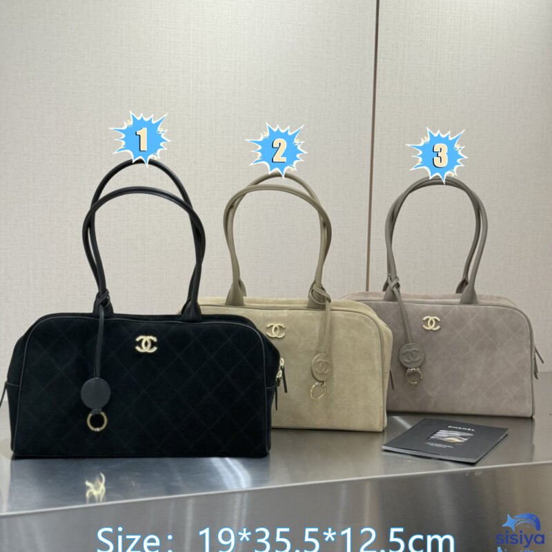 Chanel Maxi bowling bag B6042404