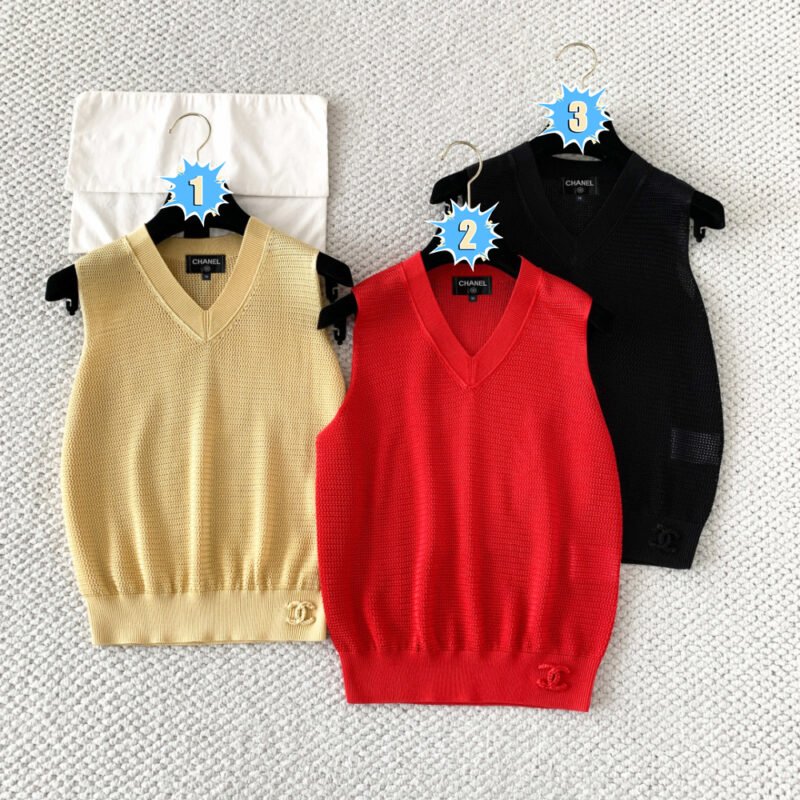 CHANEL Knitted V-Neck Top W6042804
