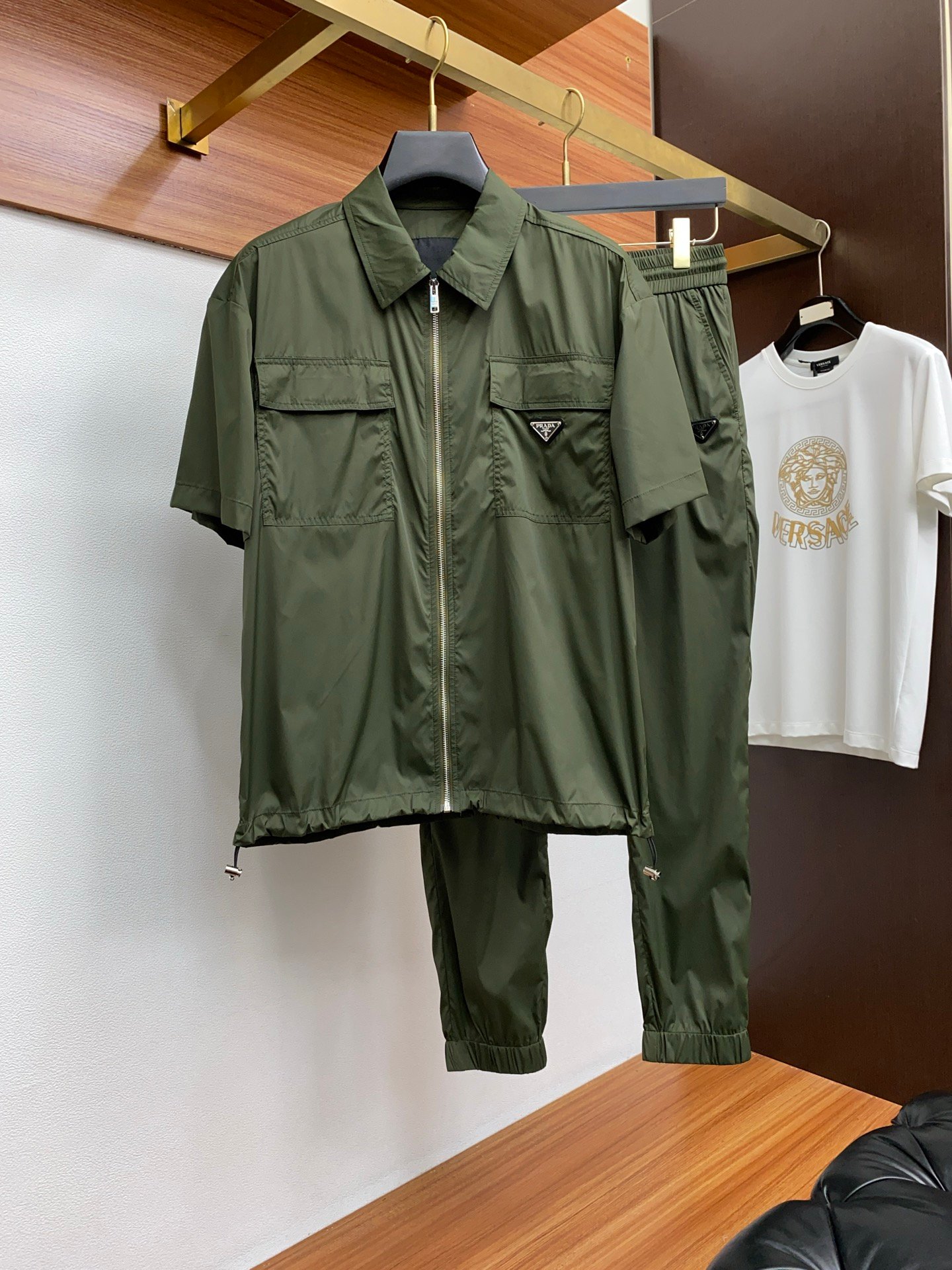 Prada New Short-Sleeved Jacket SetM6050401 - Image 3