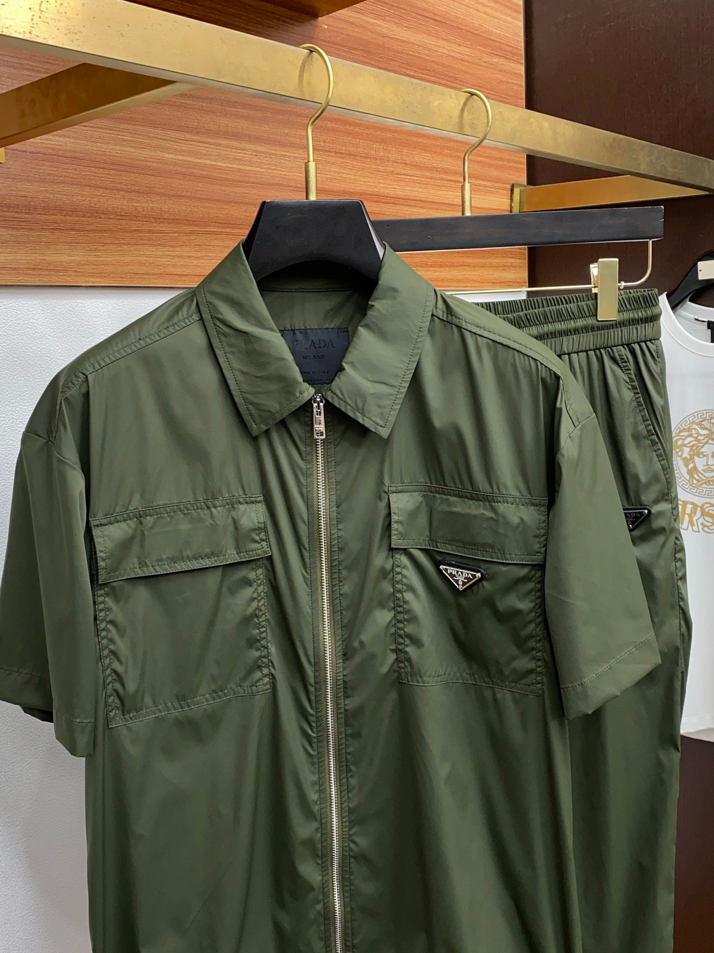 Prada New Short-Sleeved Jacket SetM6050401 - Image 7