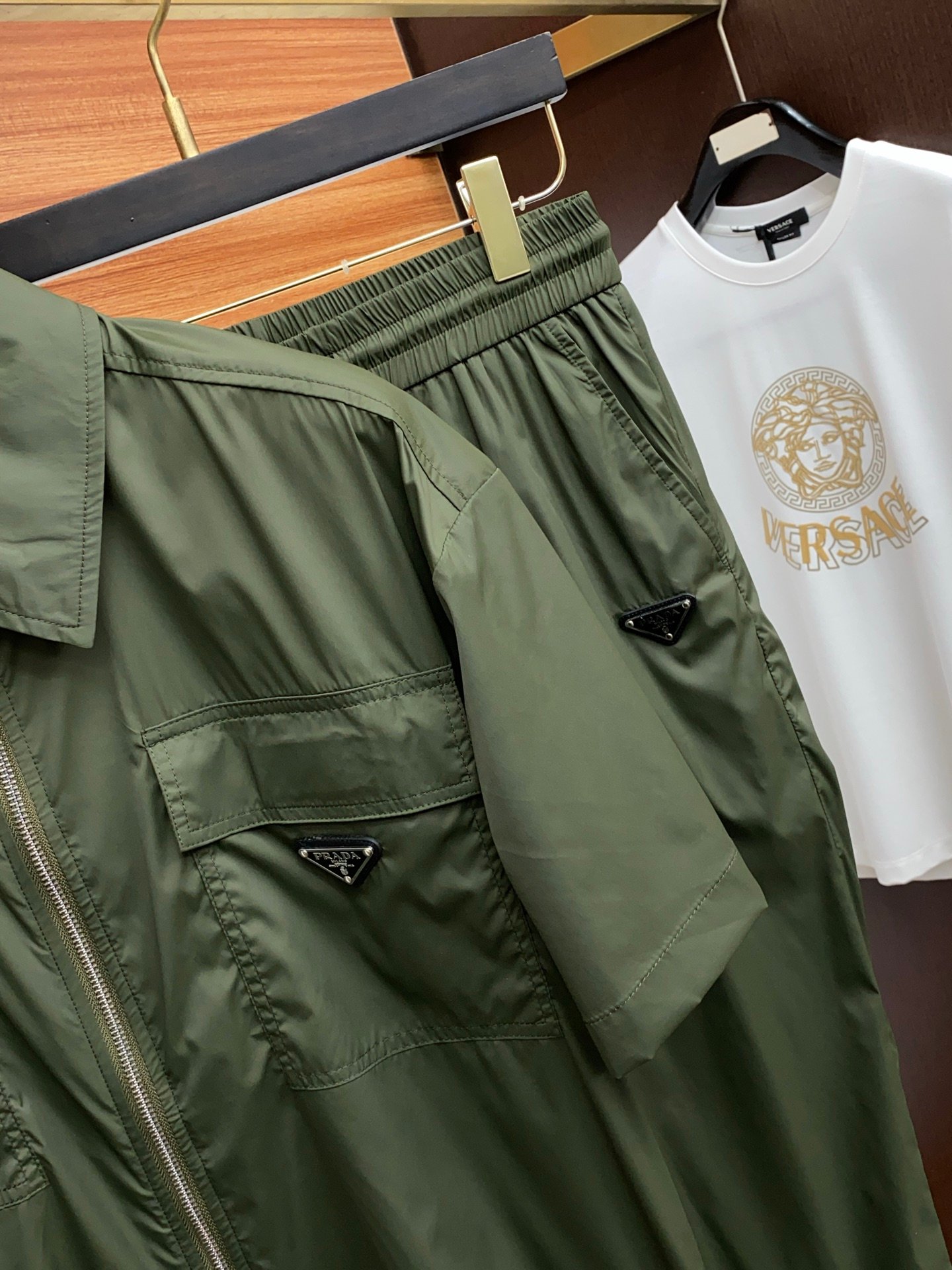 Prada New Short-Sleeved Jacket SetM6050401 - Image 8
