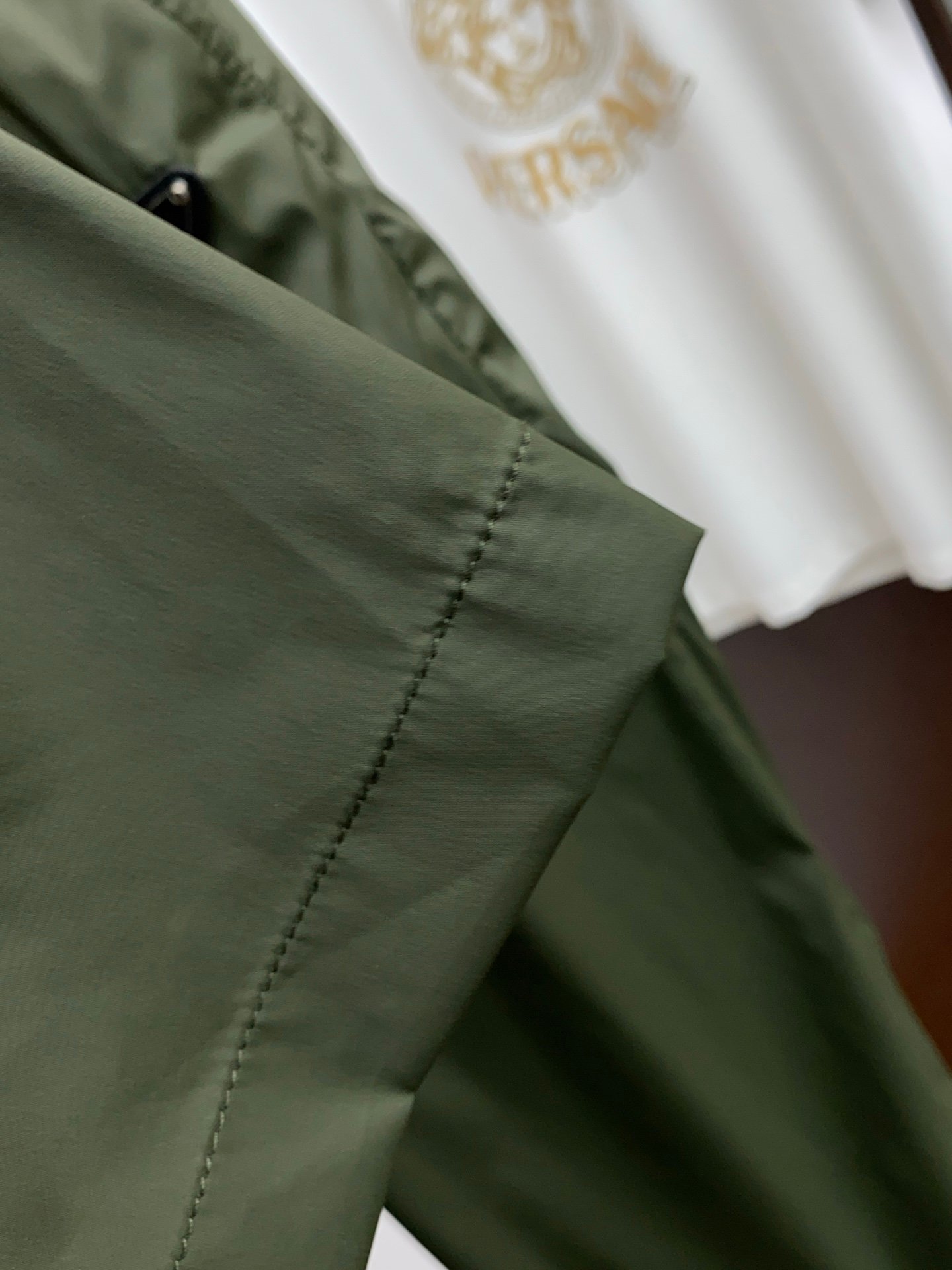 Prada New Short-Sleeved Jacket SetM6050401 - Image 9