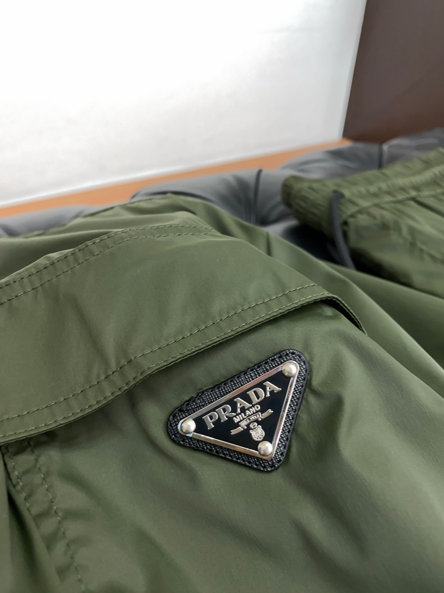 Prada New Short-Sleeved Jacket SetM6050401 - Image 11