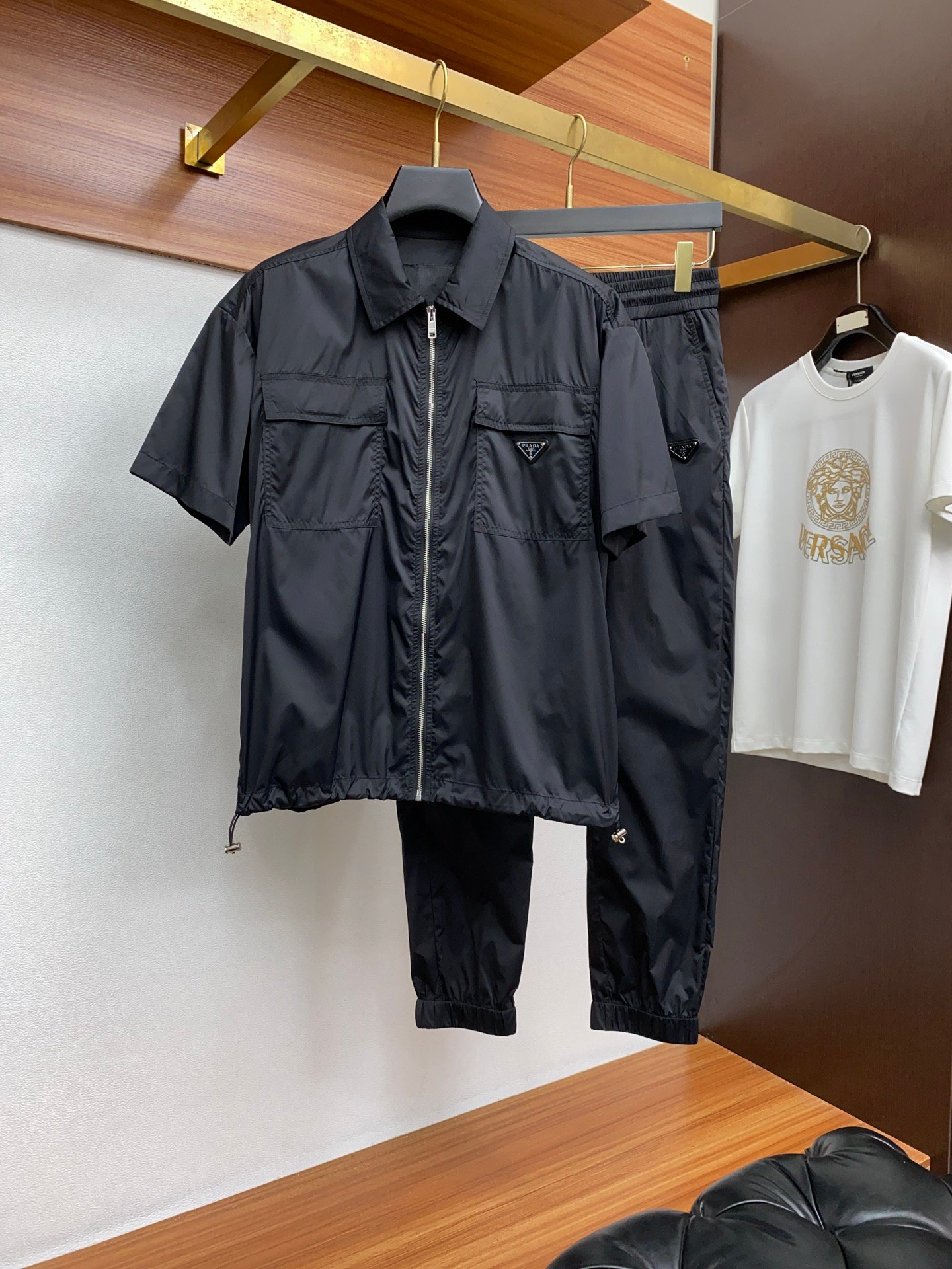Prada New Short-Sleeved Jacket SetM6050401 - Image 2