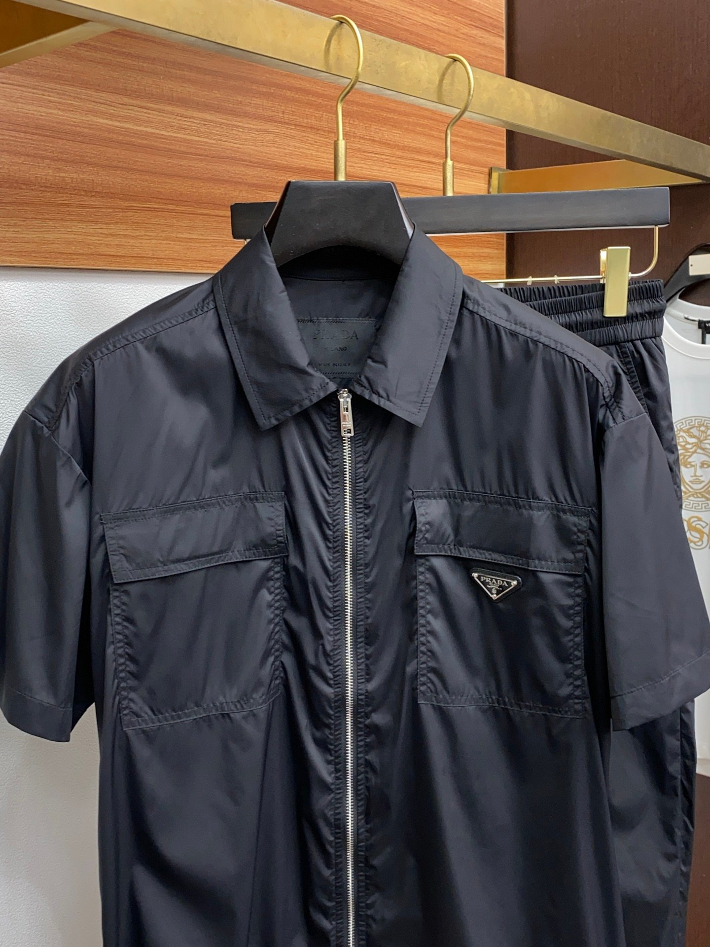 Prada New Short-Sleeved Jacket SetM6050401 - Image 4