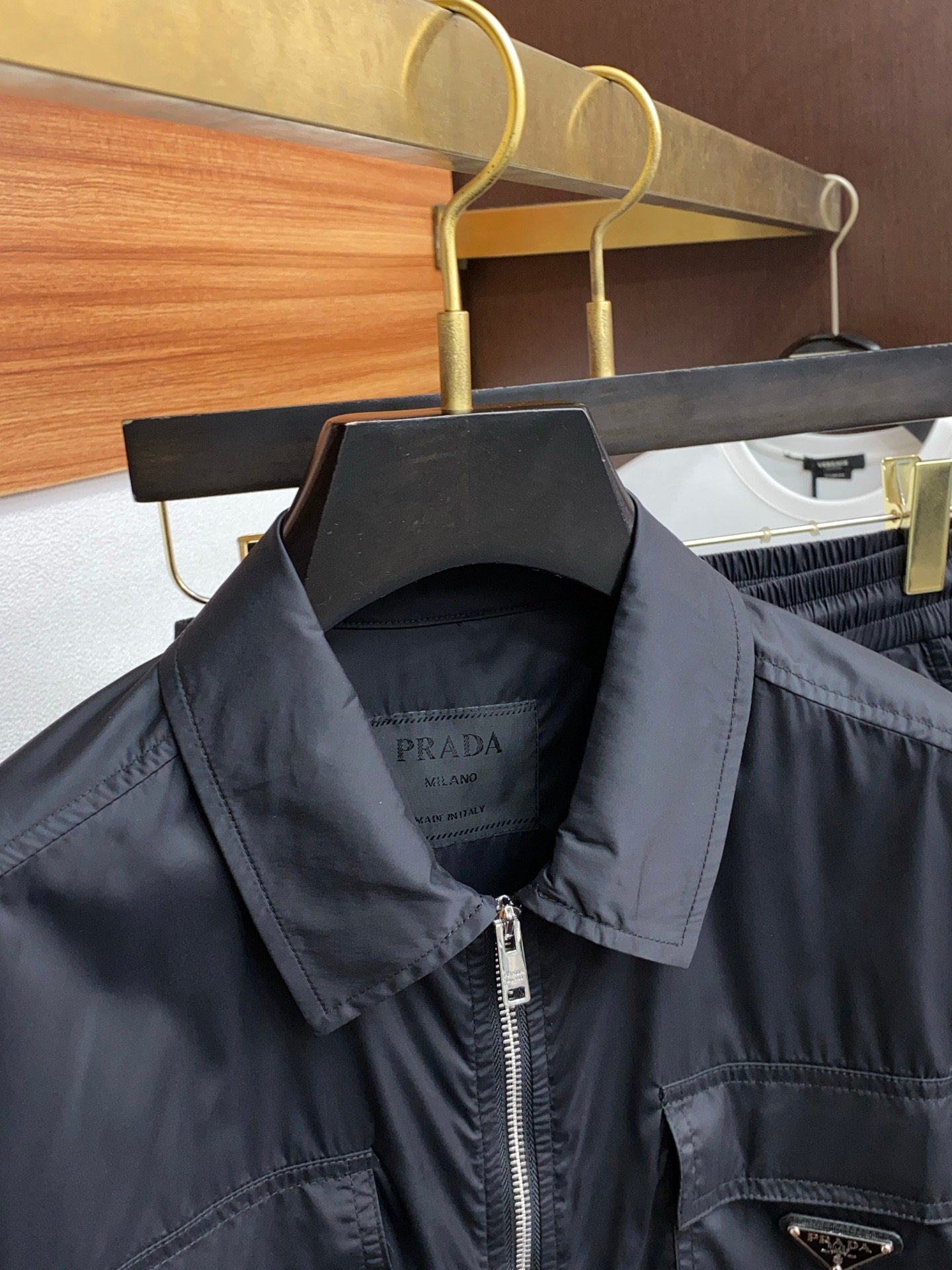 Prada New Short-Sleeved Jacket SetM6050401 - Image 6