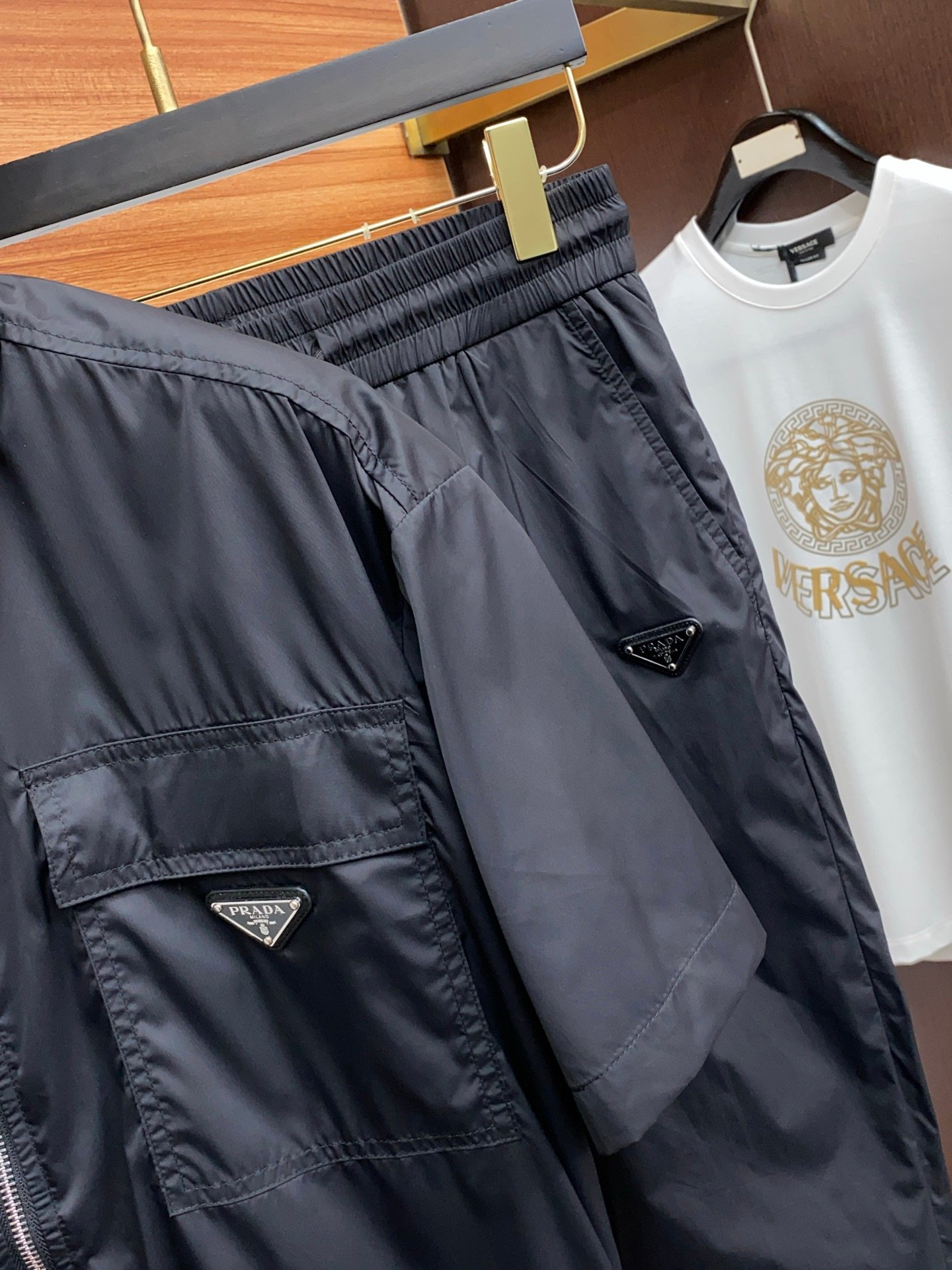 Prada New Short-Sleeved Jacket SetM6050401 - Image 5