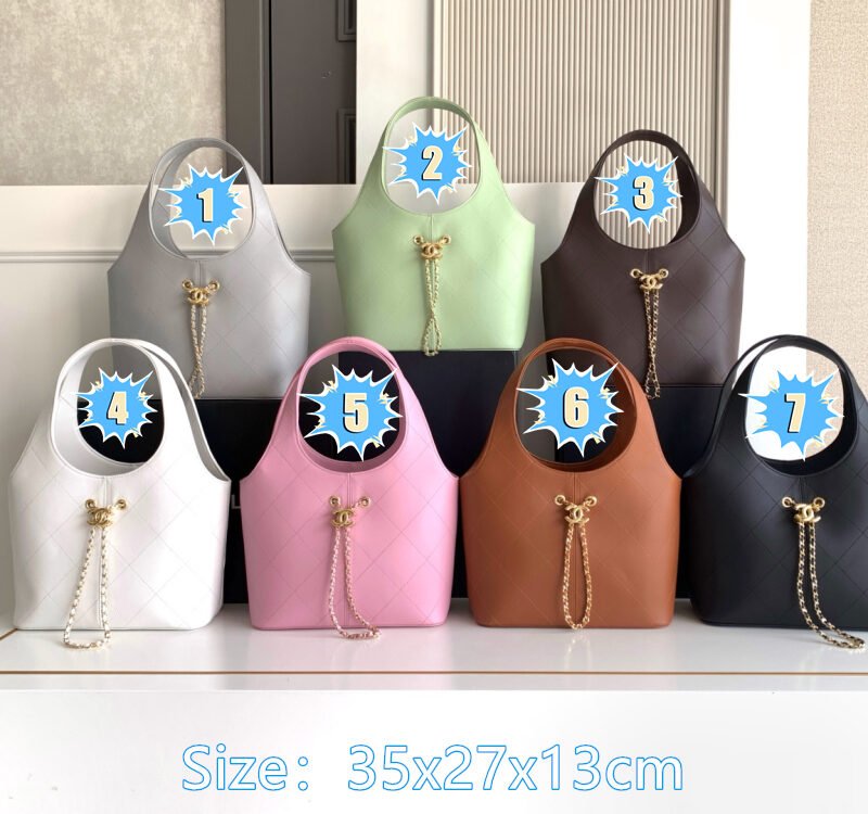 Chanel medium-sized shopping bag B6050702