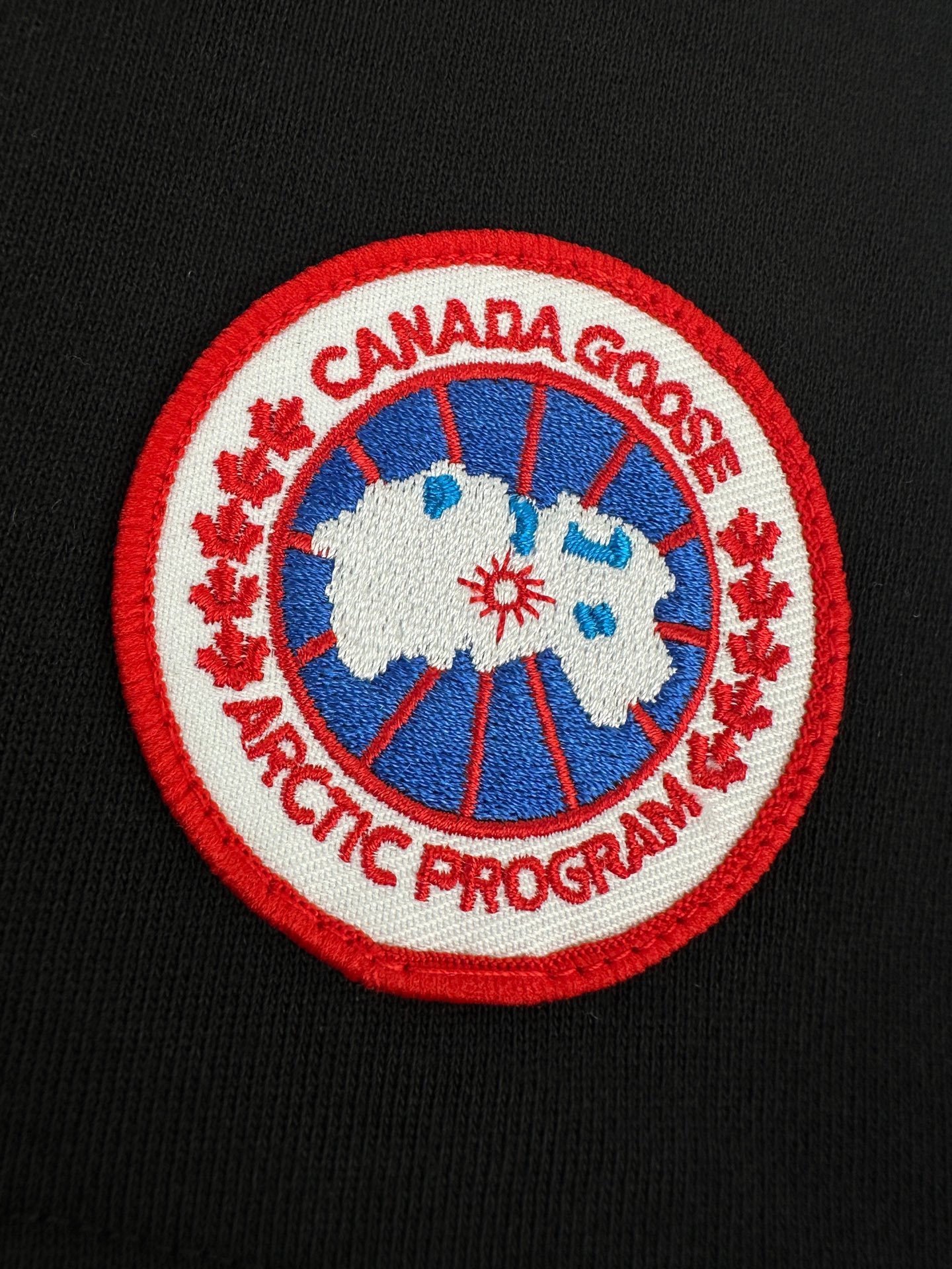 Canada Goose logo shorts M6051402 - Image 11