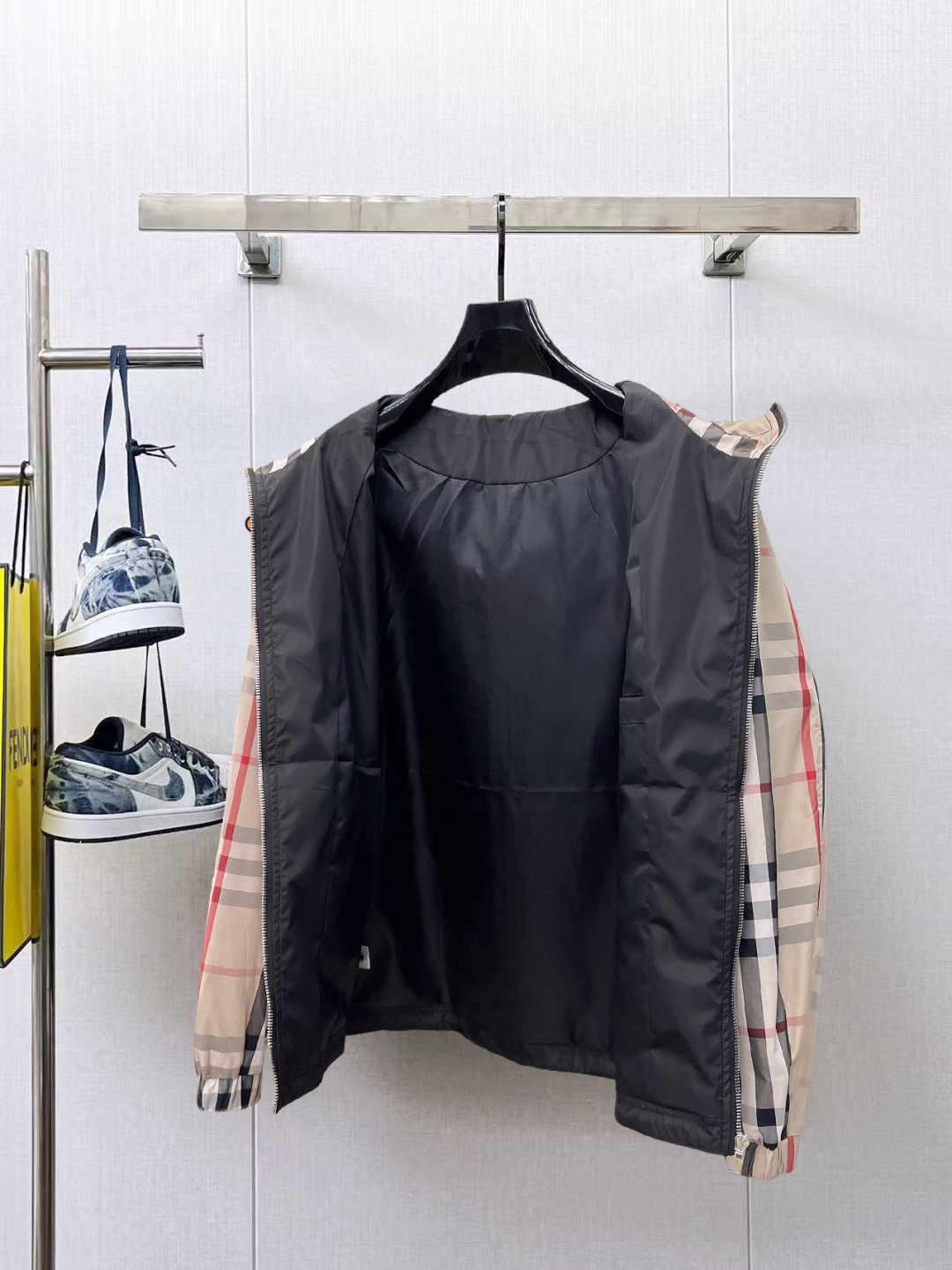 Burberry 2026 Spring Collection Fashion Casual Jacket Coat M6051407 - Image 4