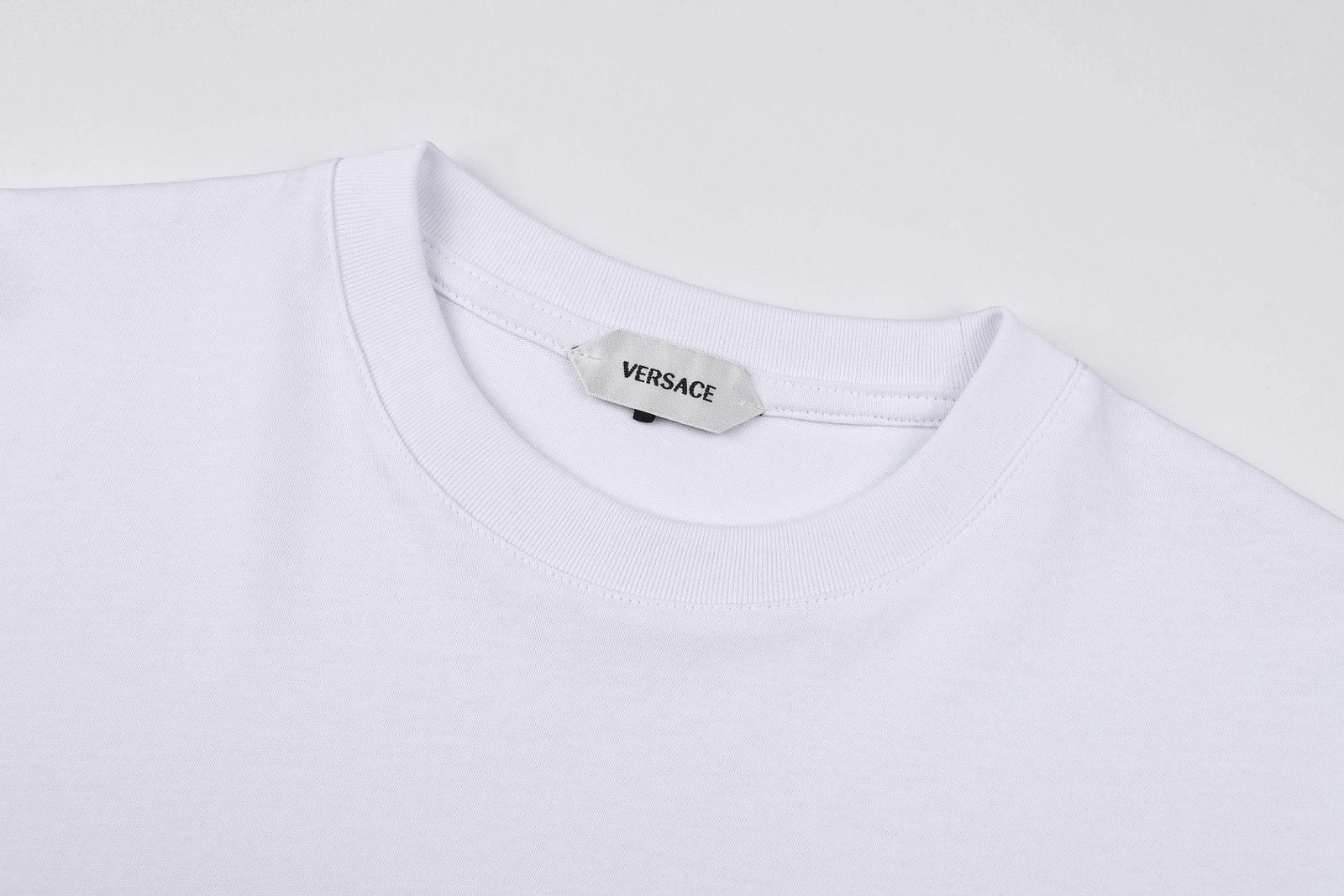 VERSACE 26SS Cotton T-shirt with Patchwork Embroidery Logo on Chest Pocket M6051901 - Image 10