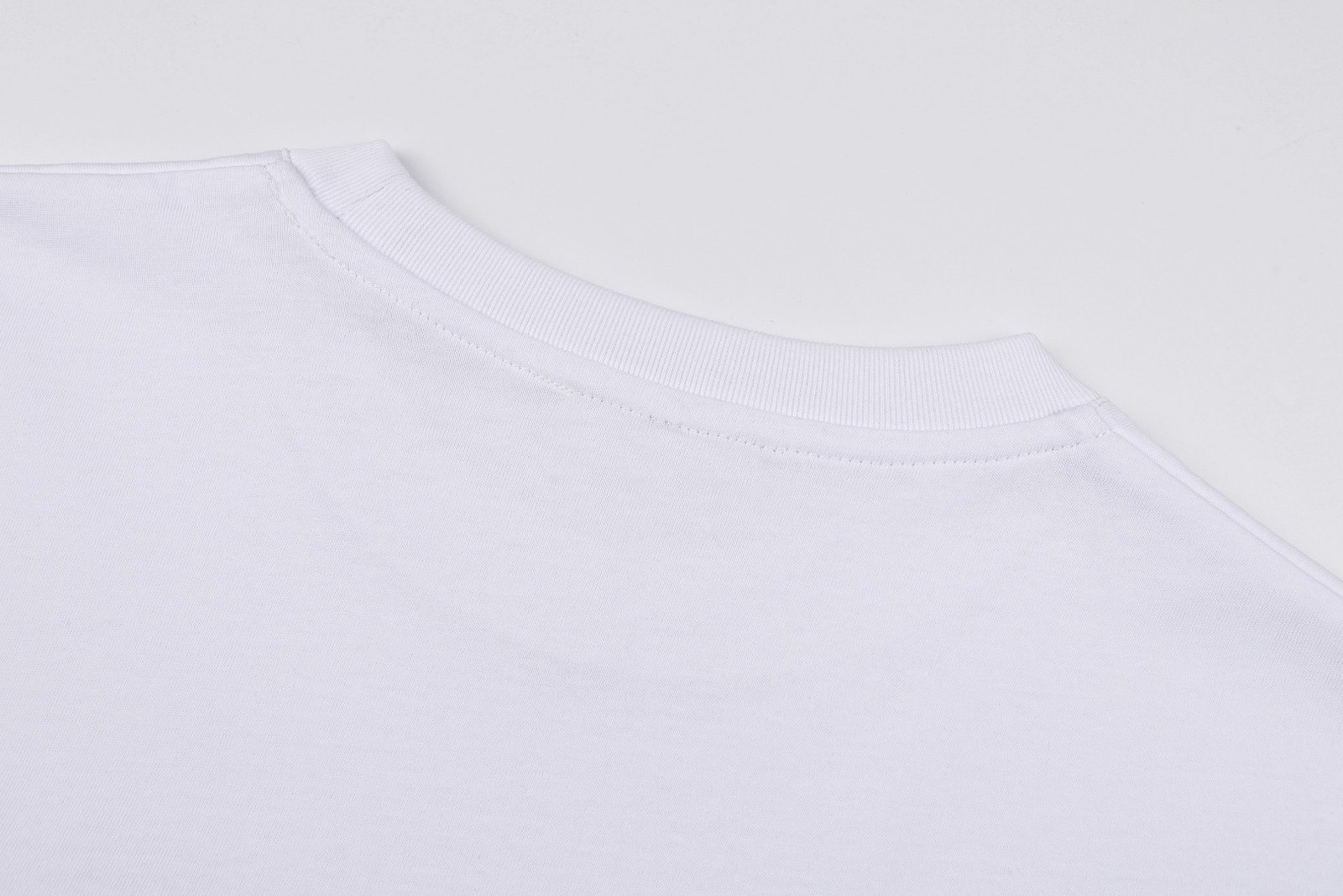 VERSACE 26SS Cotton T-shirt with Patchwork Embroidery Logo on Chest Pocket M6051901 - Image 15