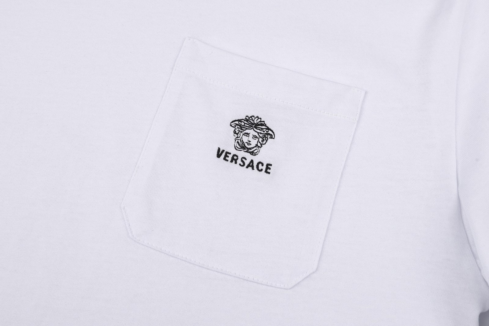 VERSACE 26SS Cotton T-shirt with Patchwork Embroidery Logo on Chest Pocket M6051901 - Image 14