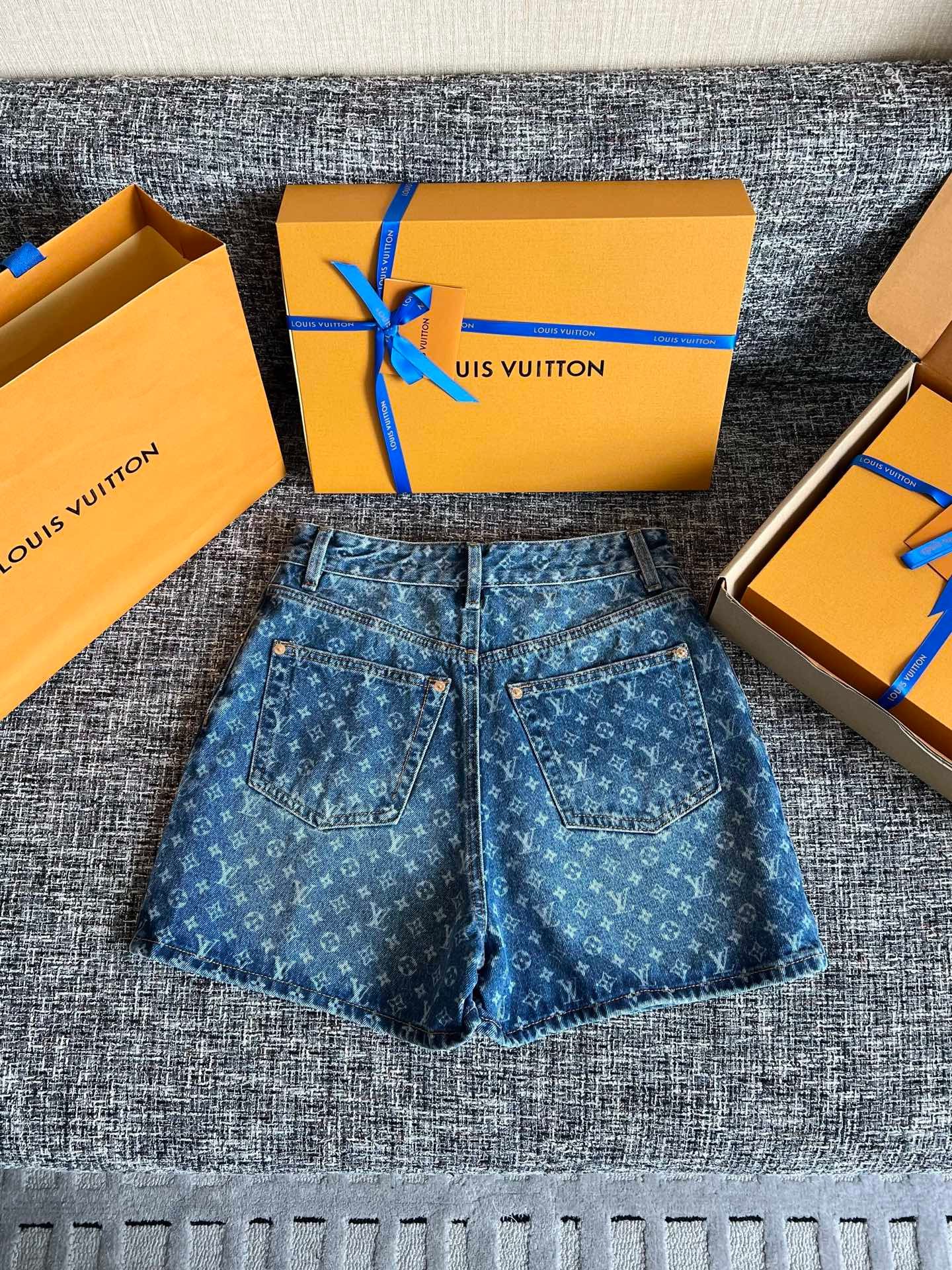 Louis Vuitton Monogram Denim Shorts W6052202 - Image 5