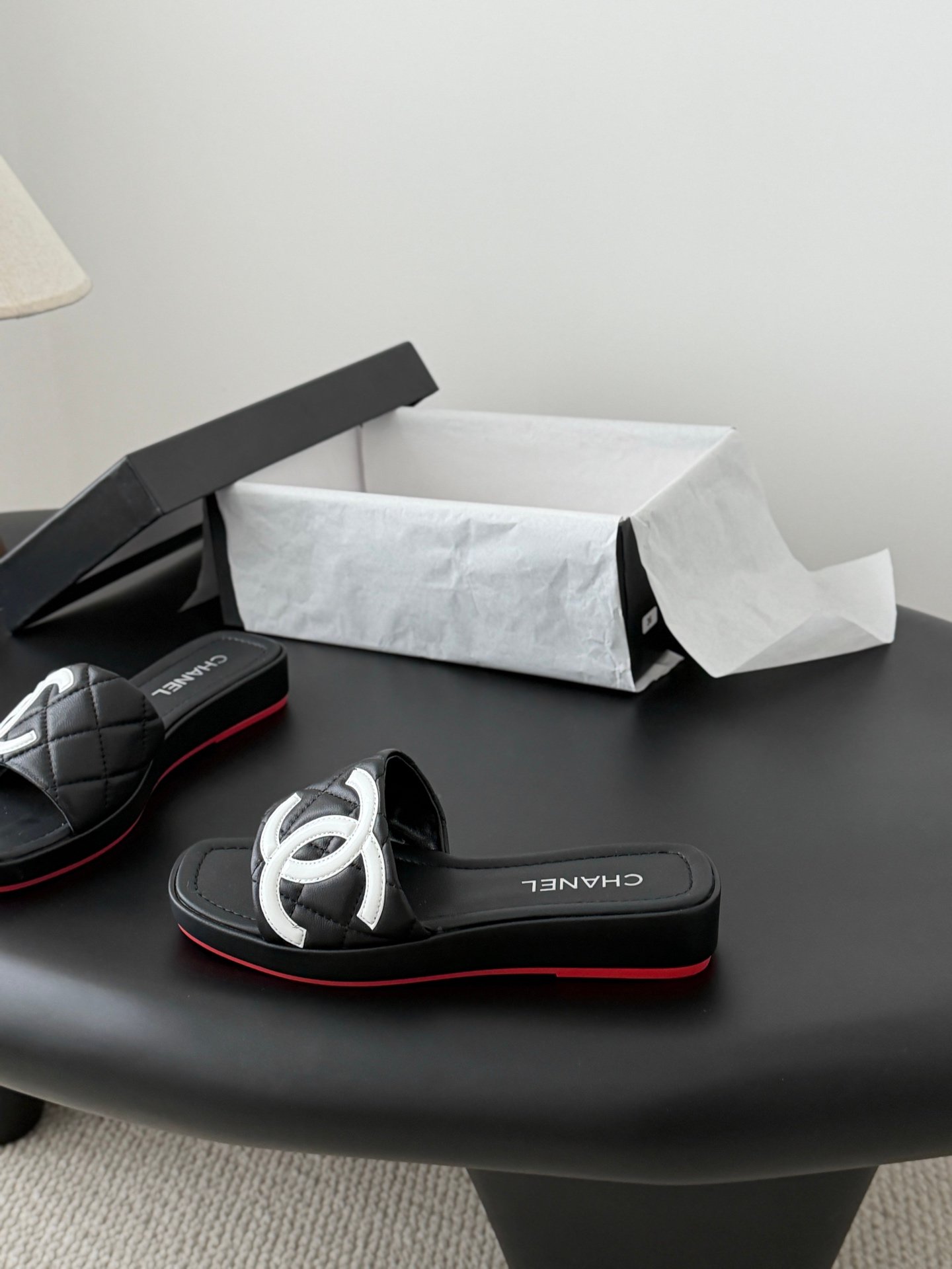Chanel quilted leather Cambon flip-flops B6052203 - Image 3