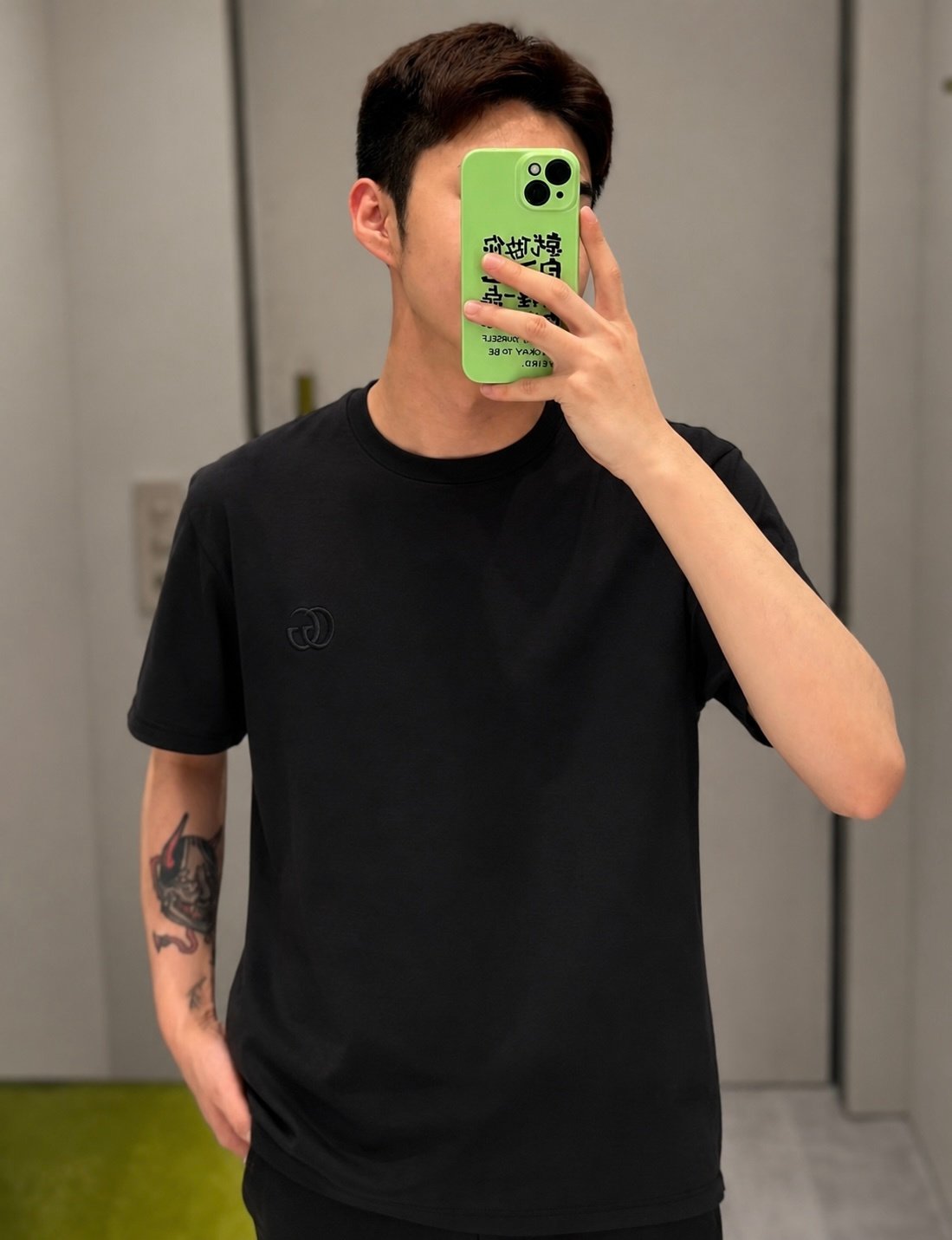 GU Black Double G Round Neck Short Sleeve Shirt M6052303 - Image 4