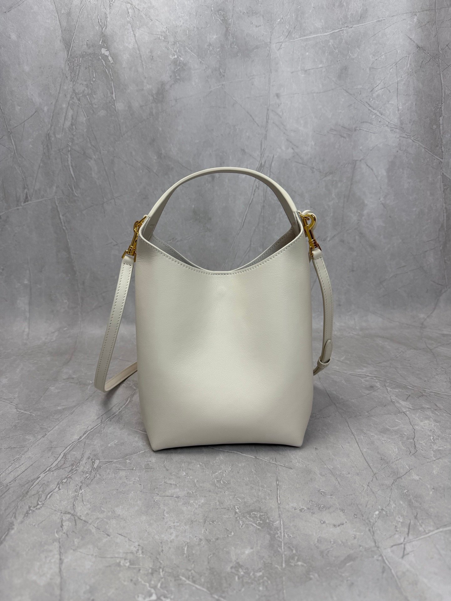 CELINE Small Size Hobo Handbag B6052501 - Image 3