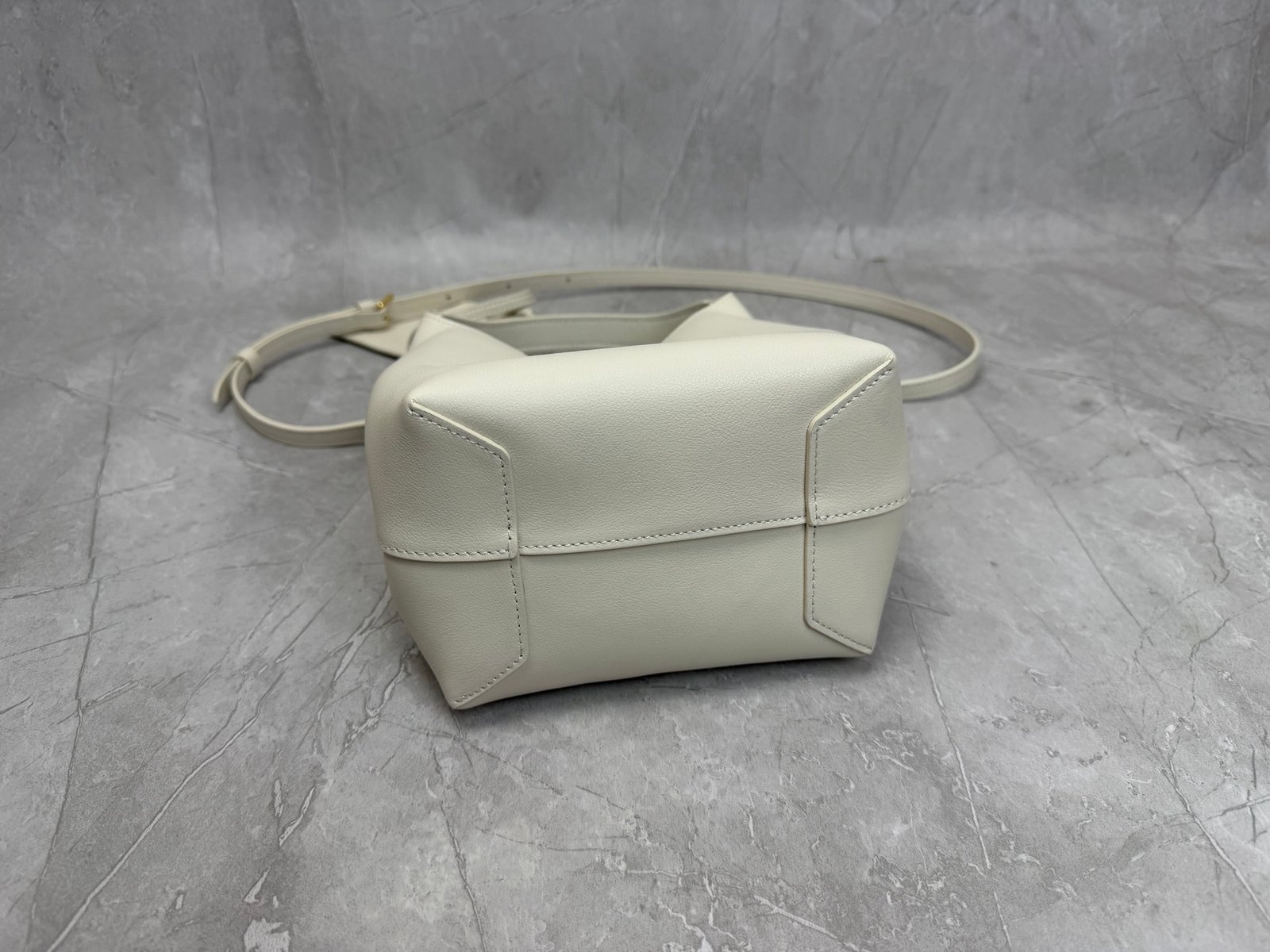 CELINE Small Size Hobo Handbag B6052501 - Image 5