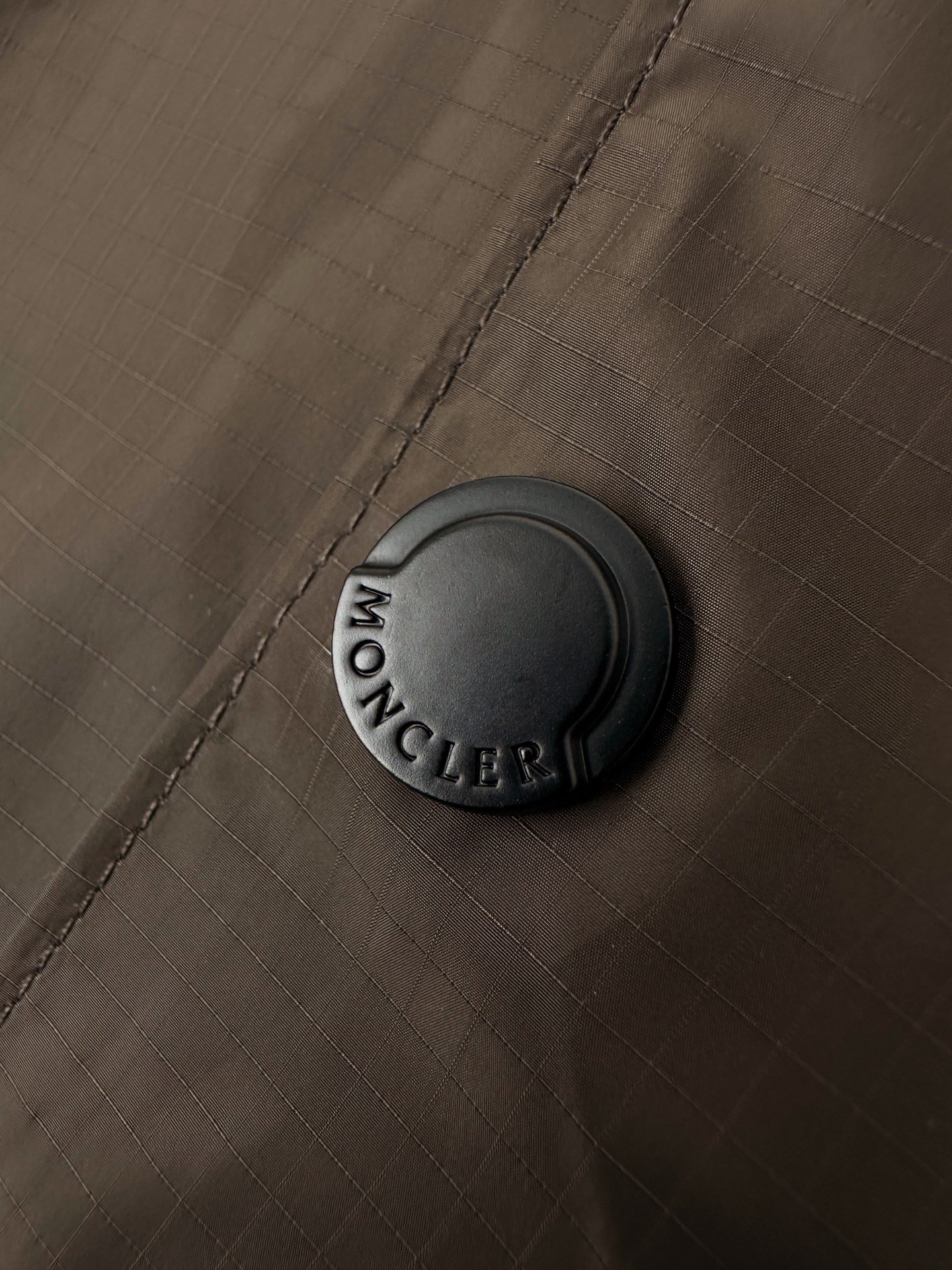 Moncler logo patch short-sleeved shirt M6052503 - Image 11