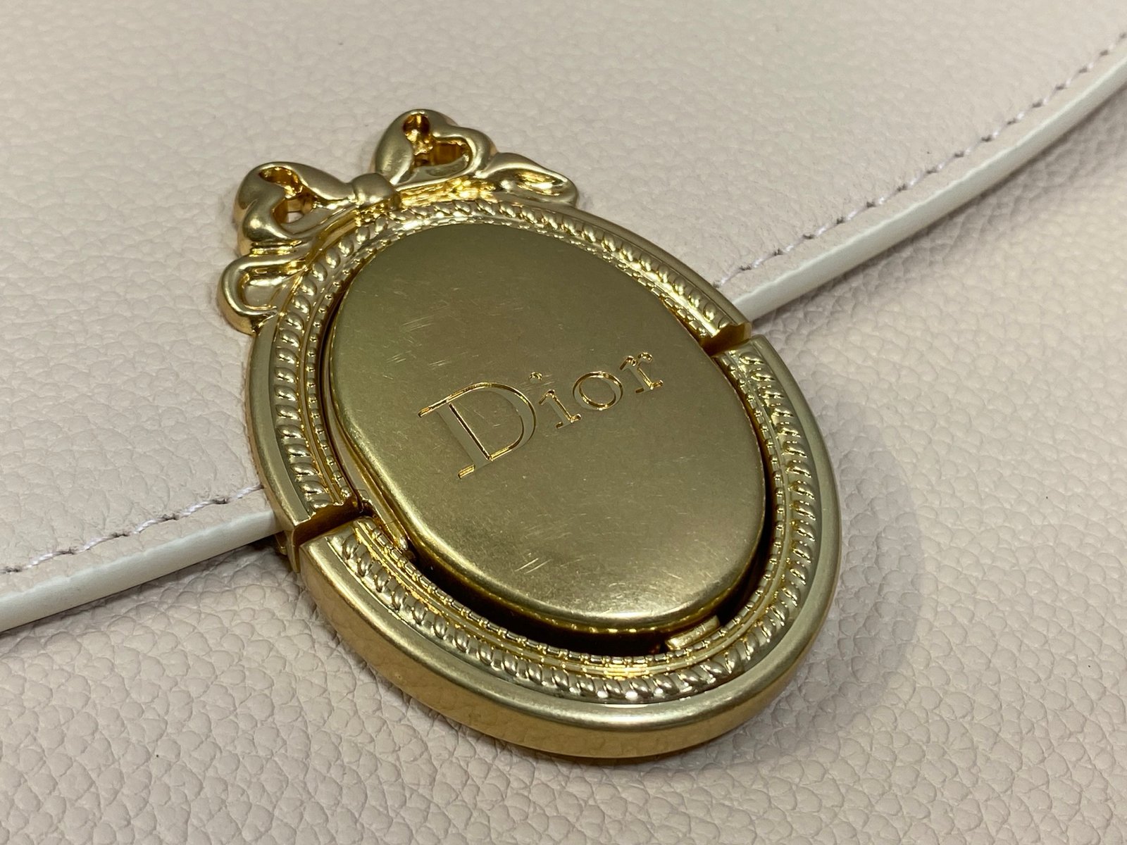 Dior Small Dior Médaillon Flap Bag B6052602 - Image 3